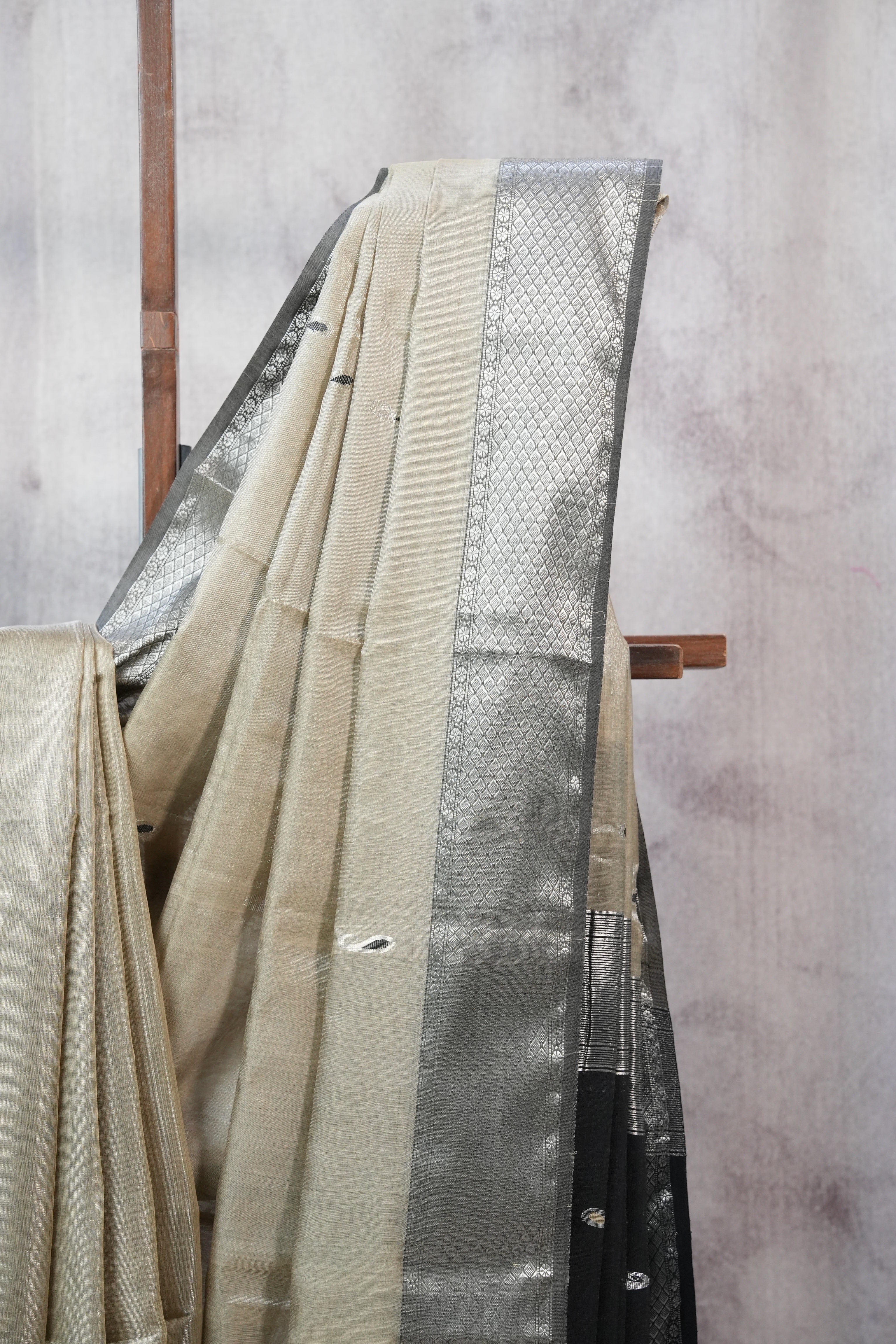 Beige Maheshwari Tissue Saree - SRBMTS389