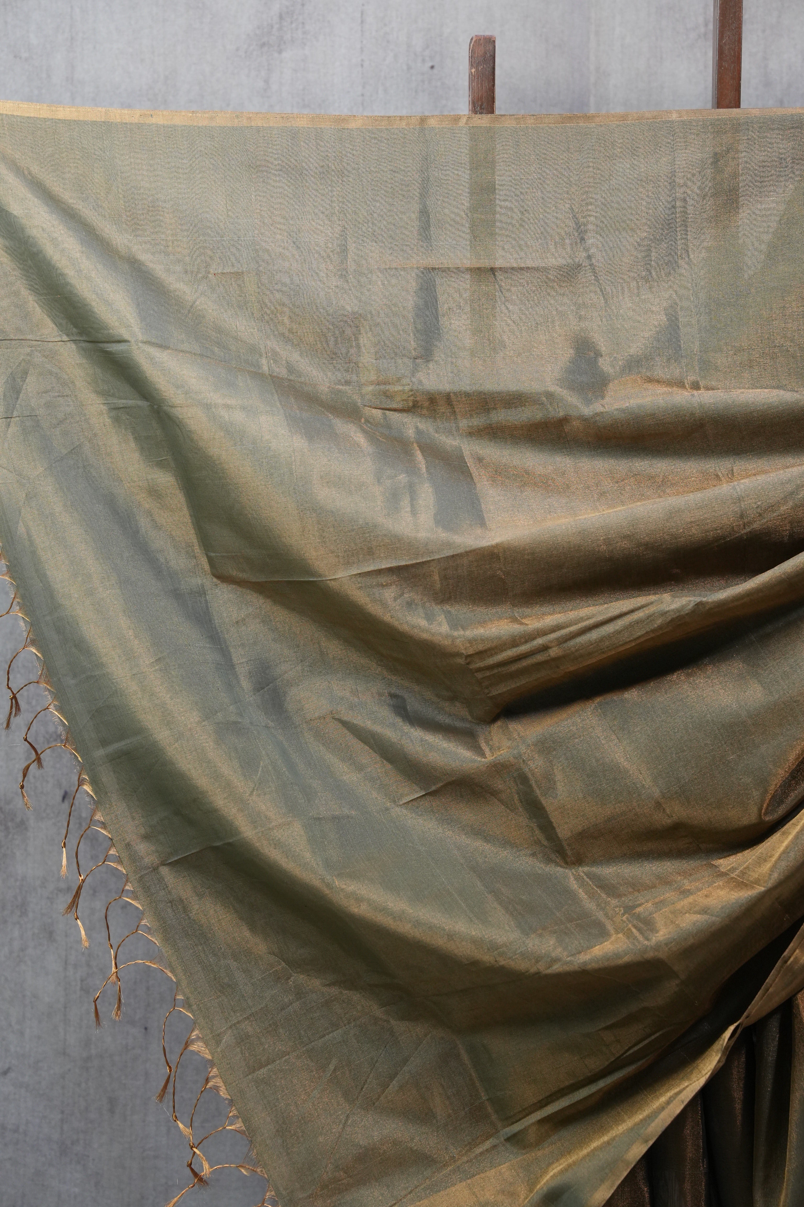 Two Tone Gold Maheshwari Tissue Saree - SRTTGMTS408