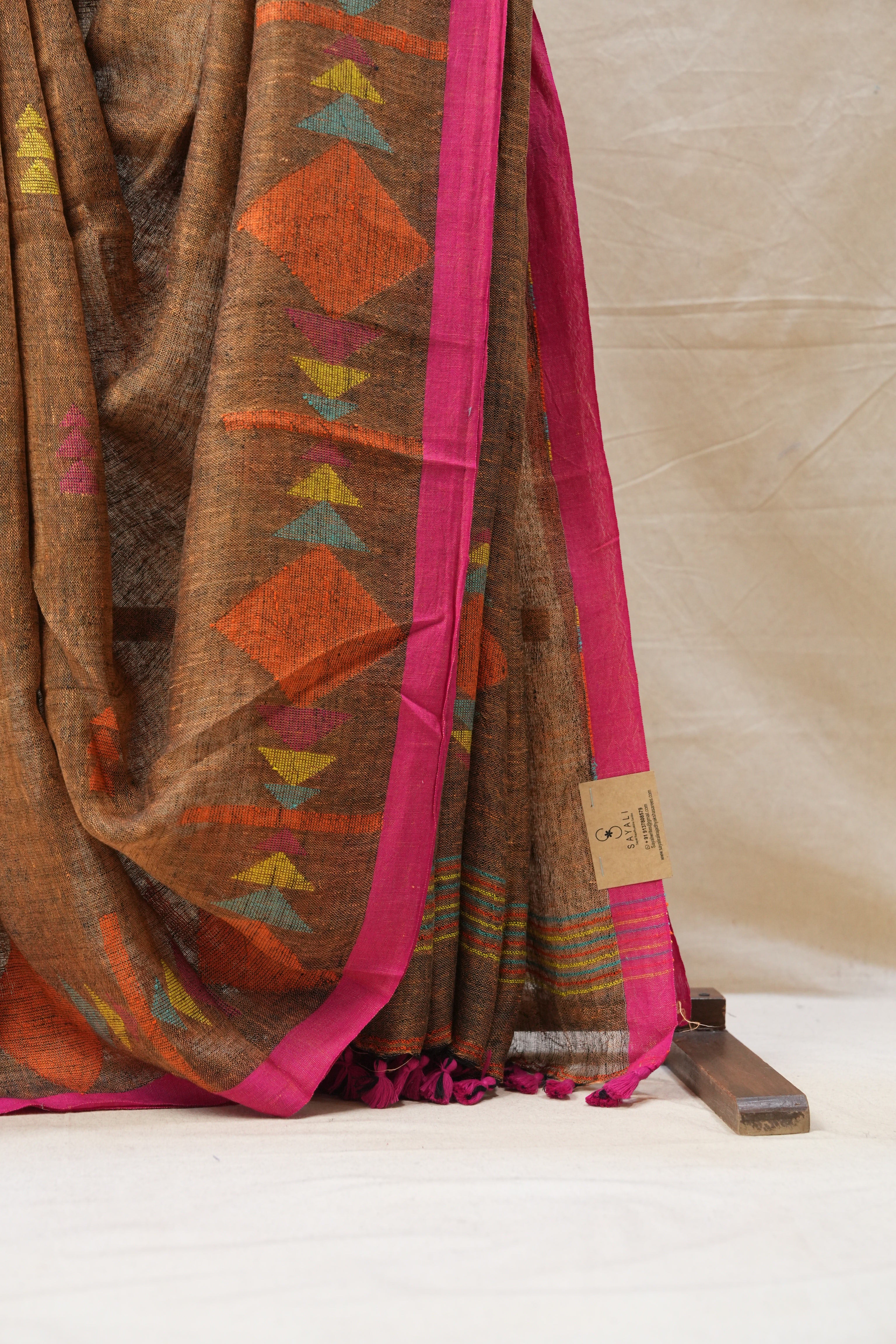 Brown Linen Jamdani Saree With Pink Color Tassels - SRBLJS406