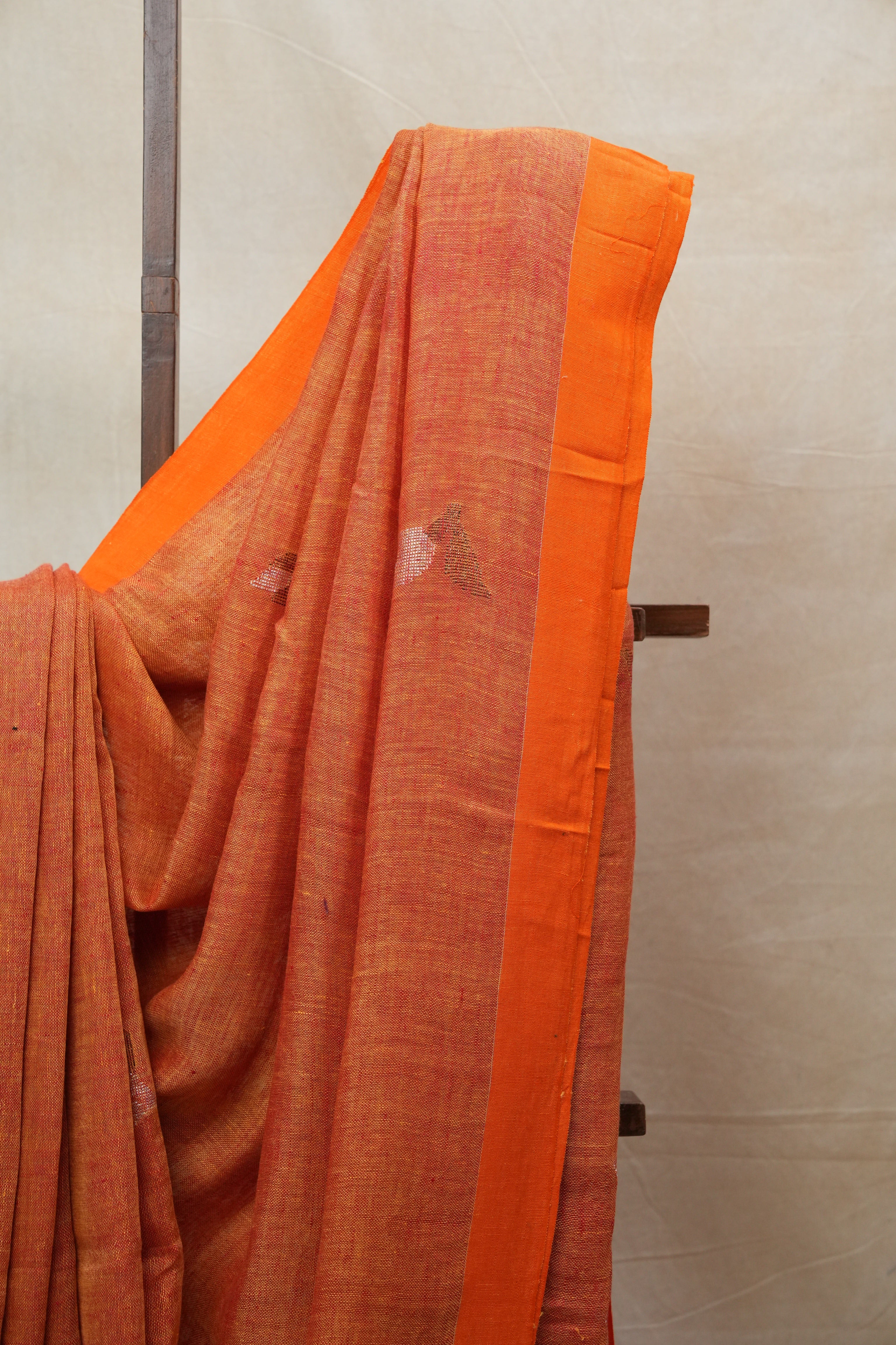 Orange Linen Jamdani Saree With Orange Tassels - SROLJS400