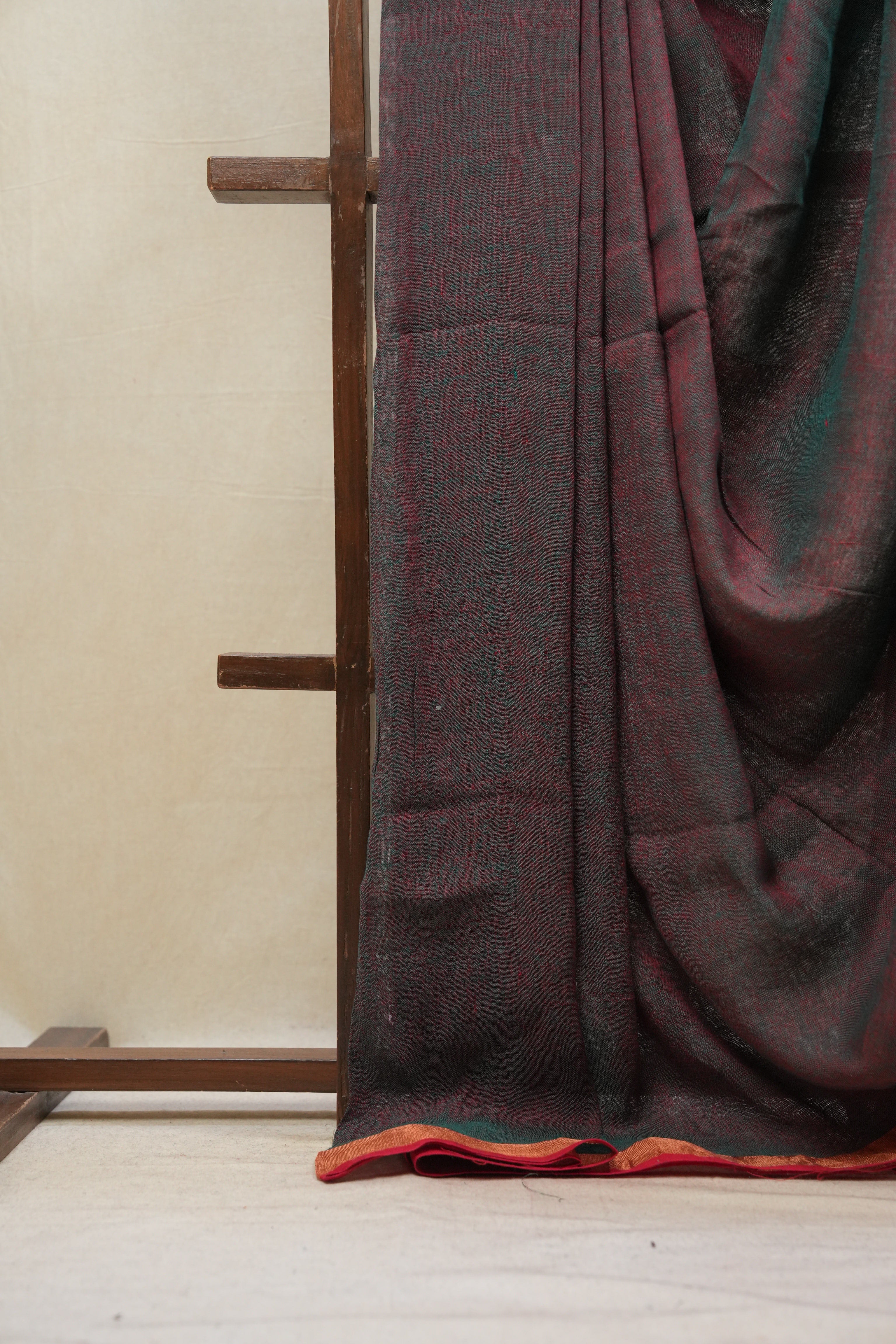 Green Plain Linen Saree With Pink Tassels - SRGPLS299