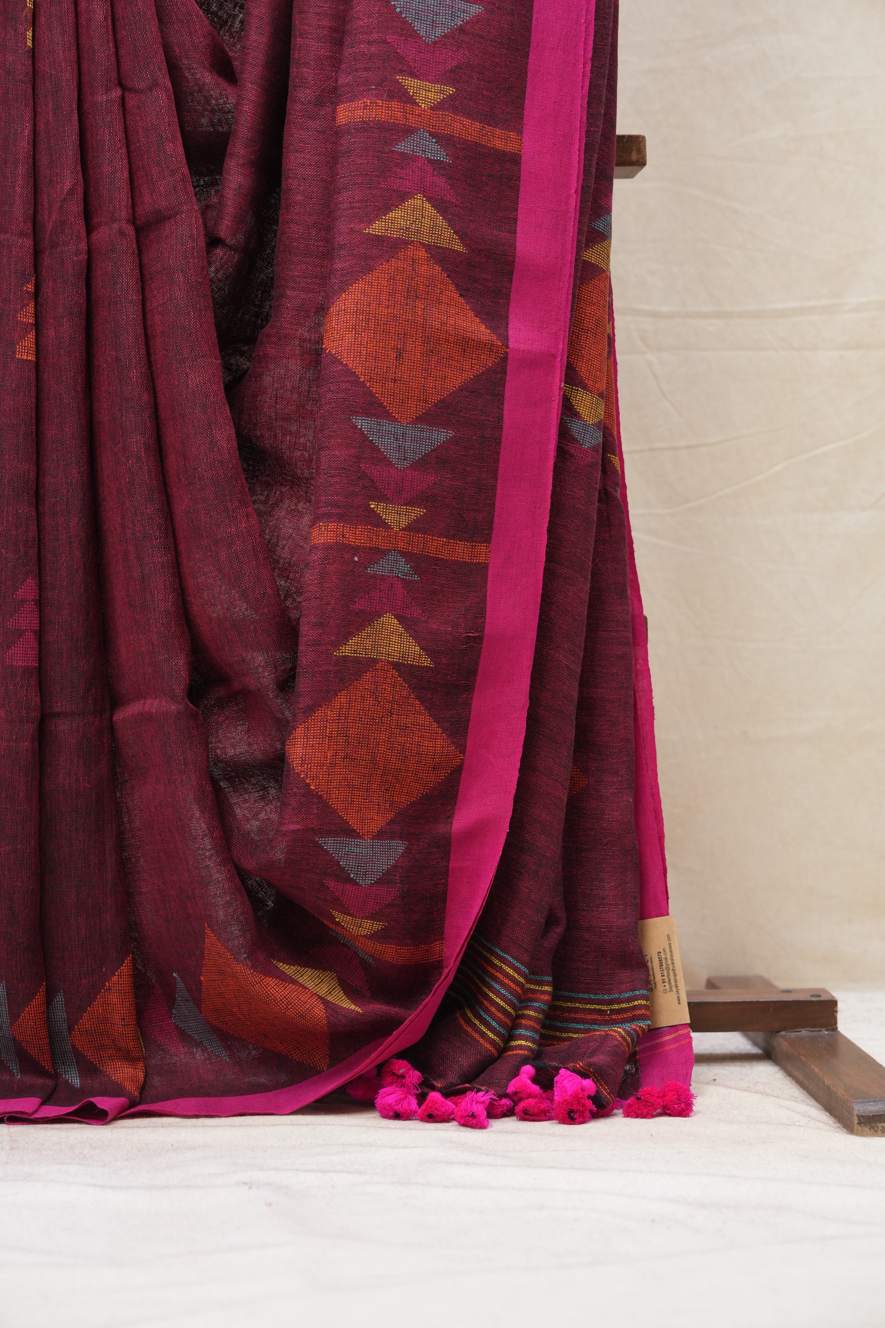 Magenta Linen Jamdani Saree With Pink Color Tassels - SRMLJS421