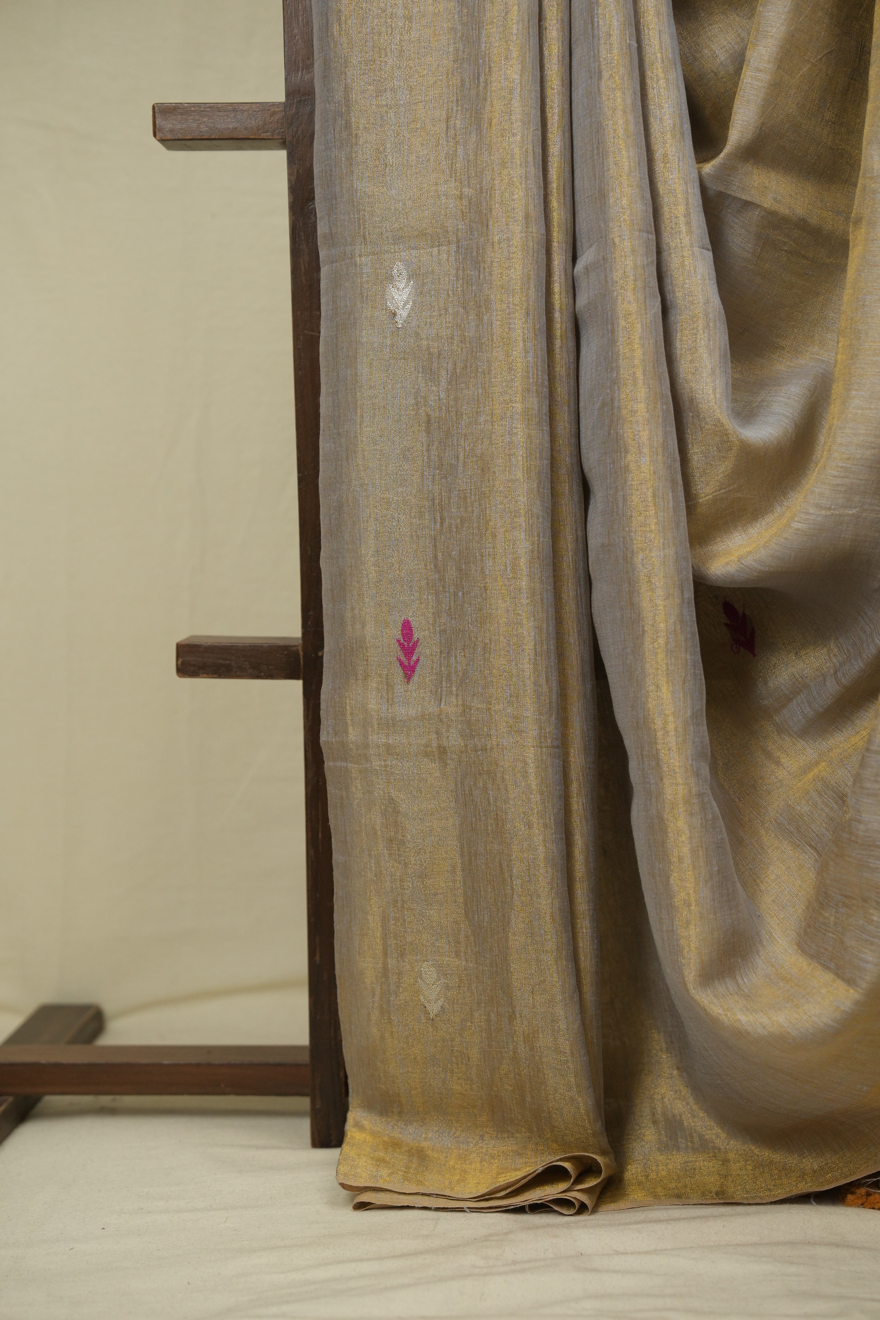 Grey Gold Tissue Linen Jamdani Saree - SRGGTLJS212