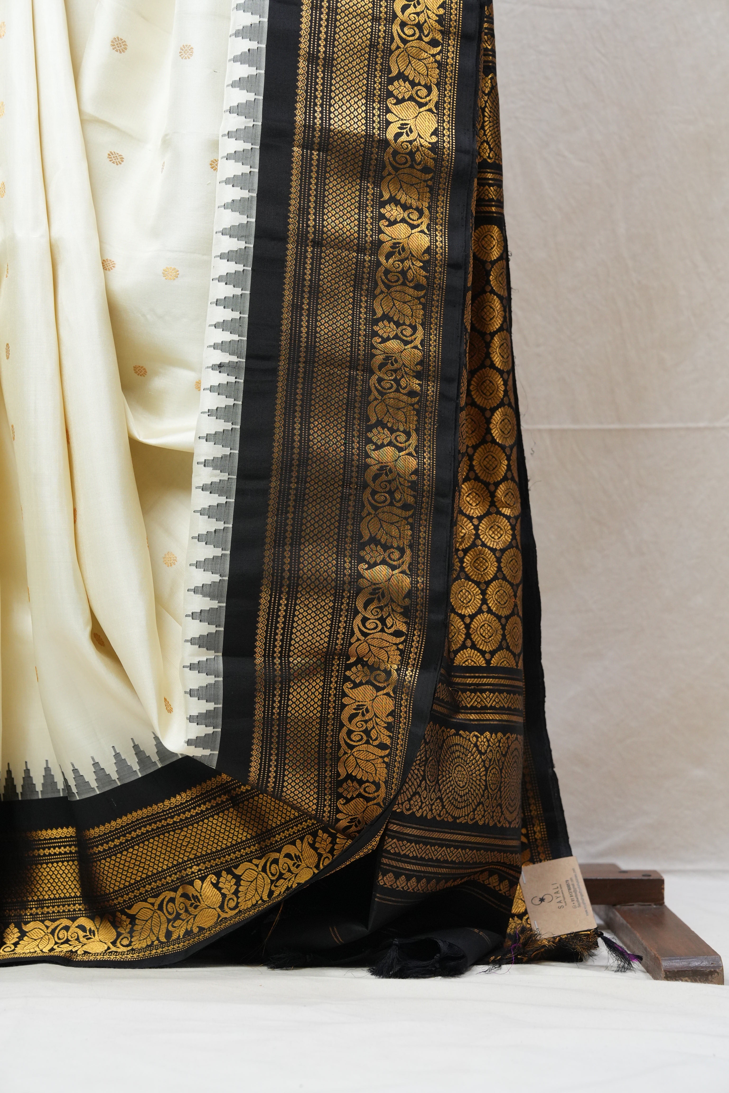 Cream Gadwal Silk Saree - SRCGSS514