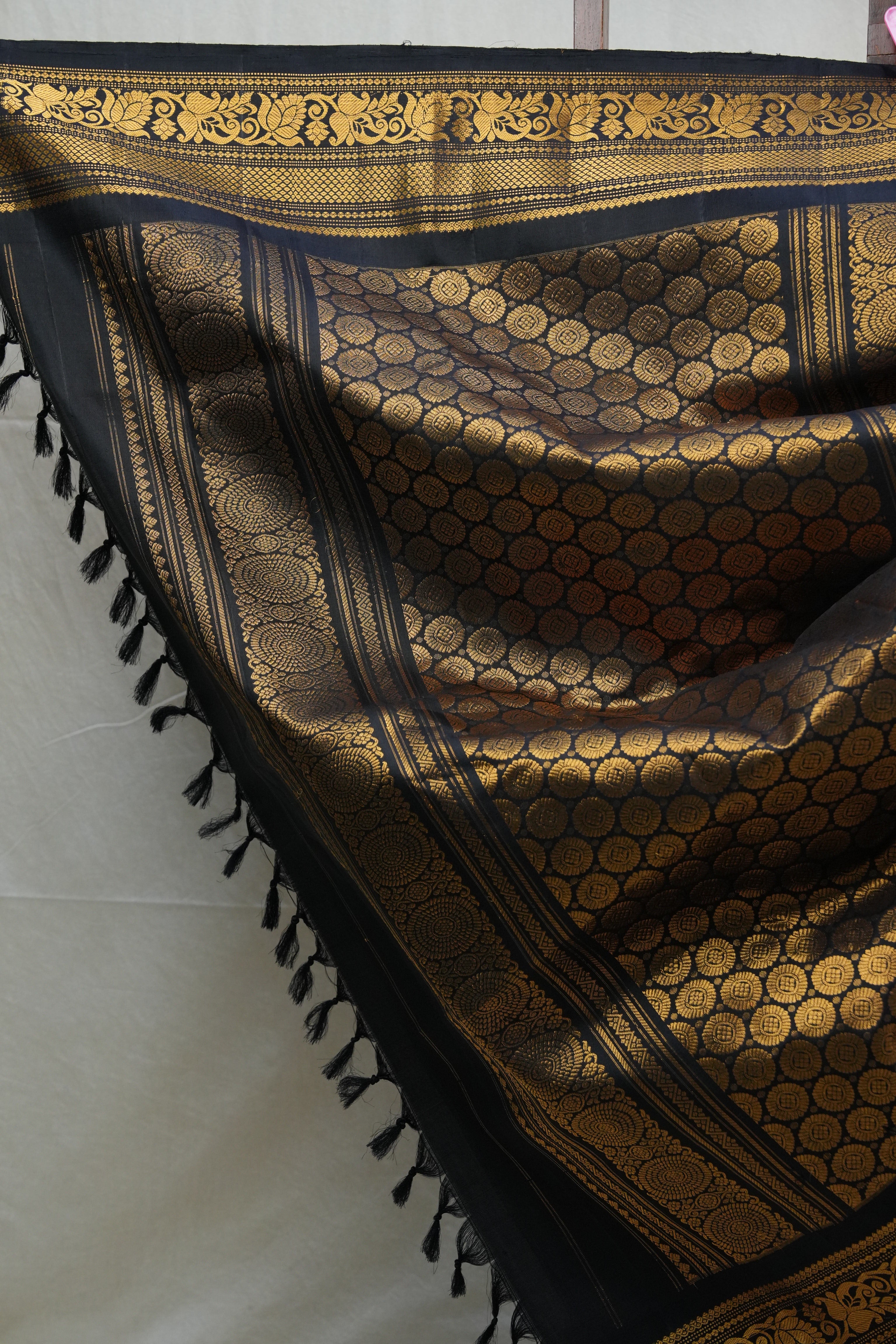 Cream Gadwal Silk Saree - SRCGSS514