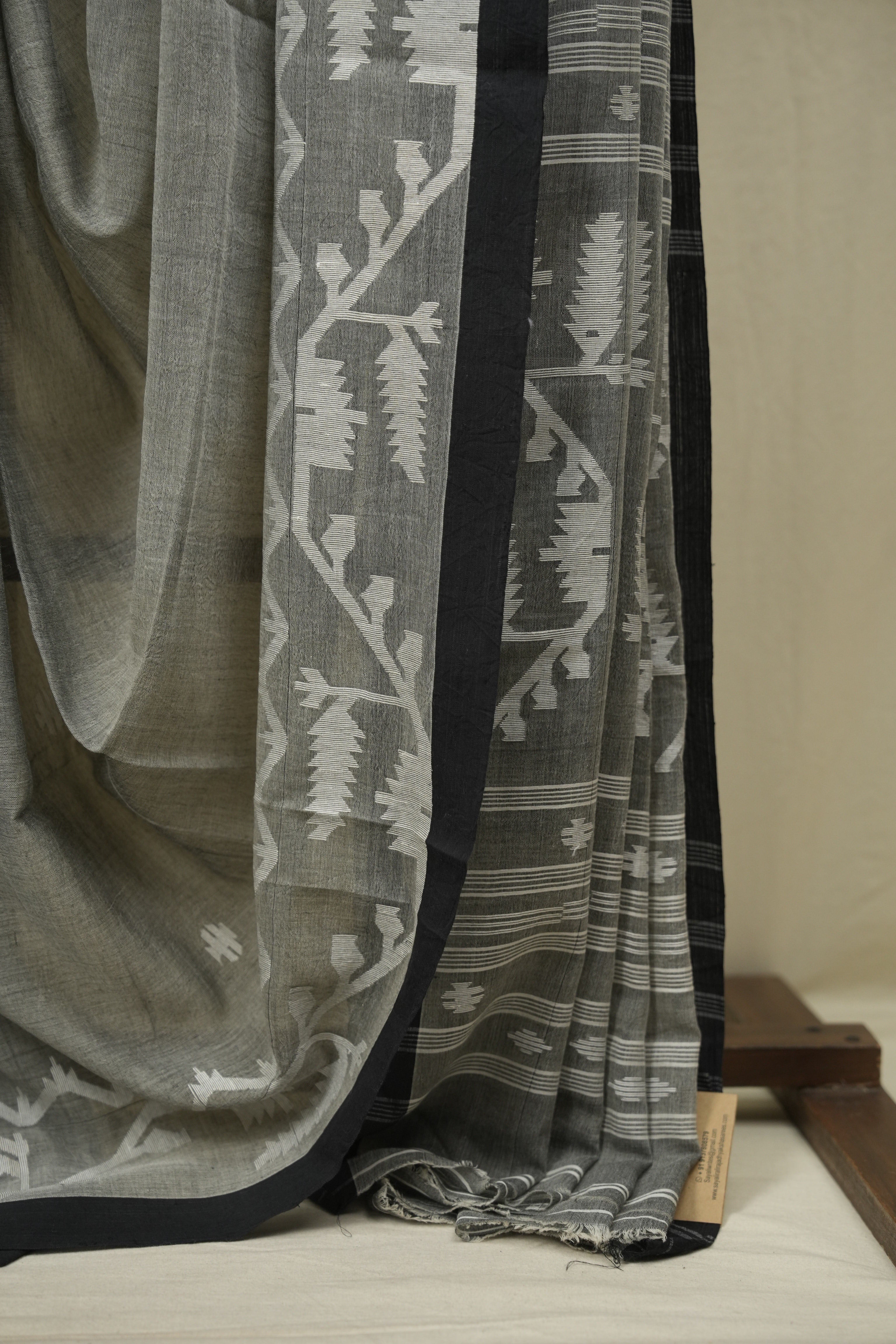 Grey Bengal Mul Cotton Saree - SRGBMCS082