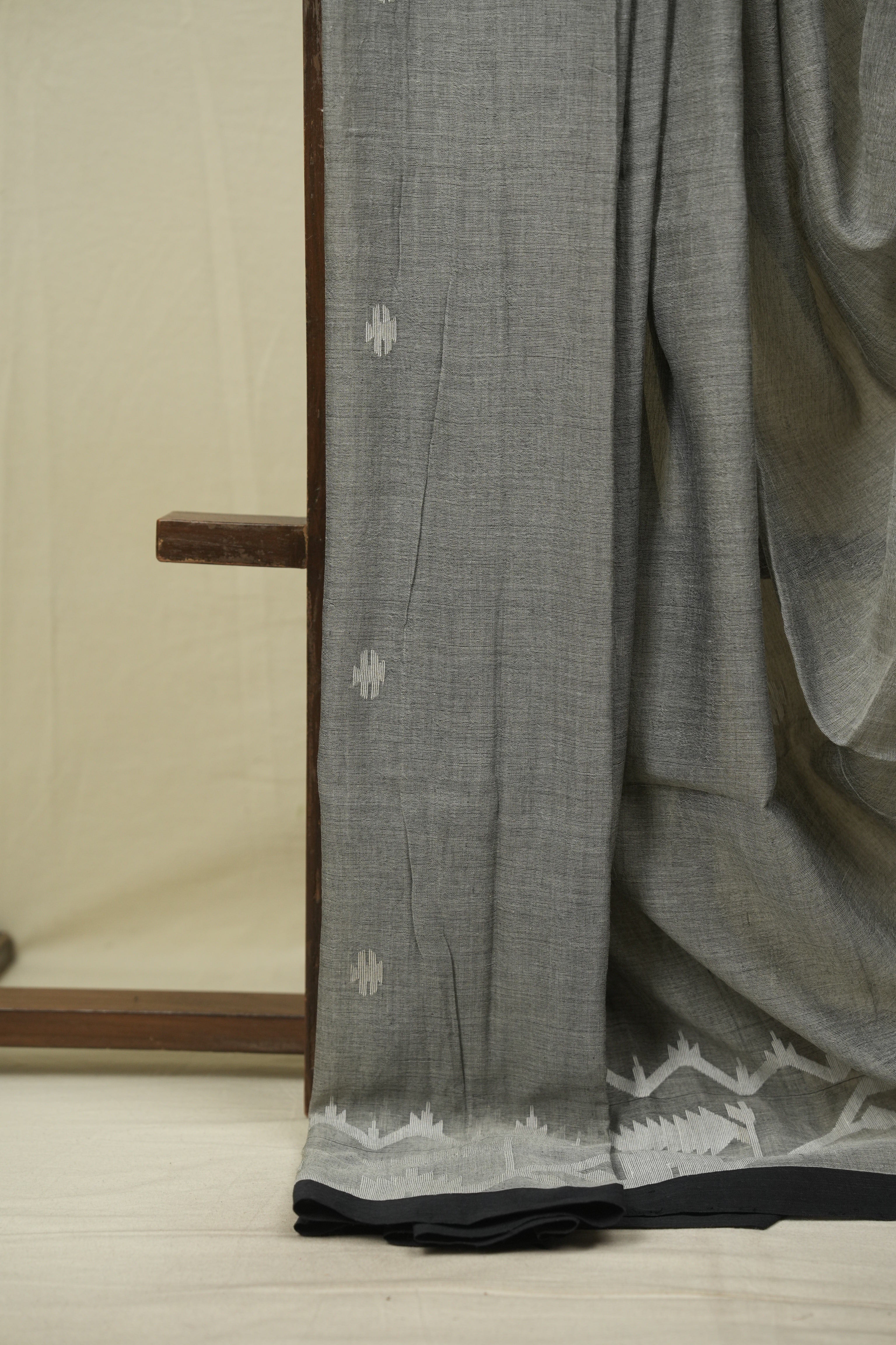 Grey Bengal Mul Cotton Saree - SRGBMCS082