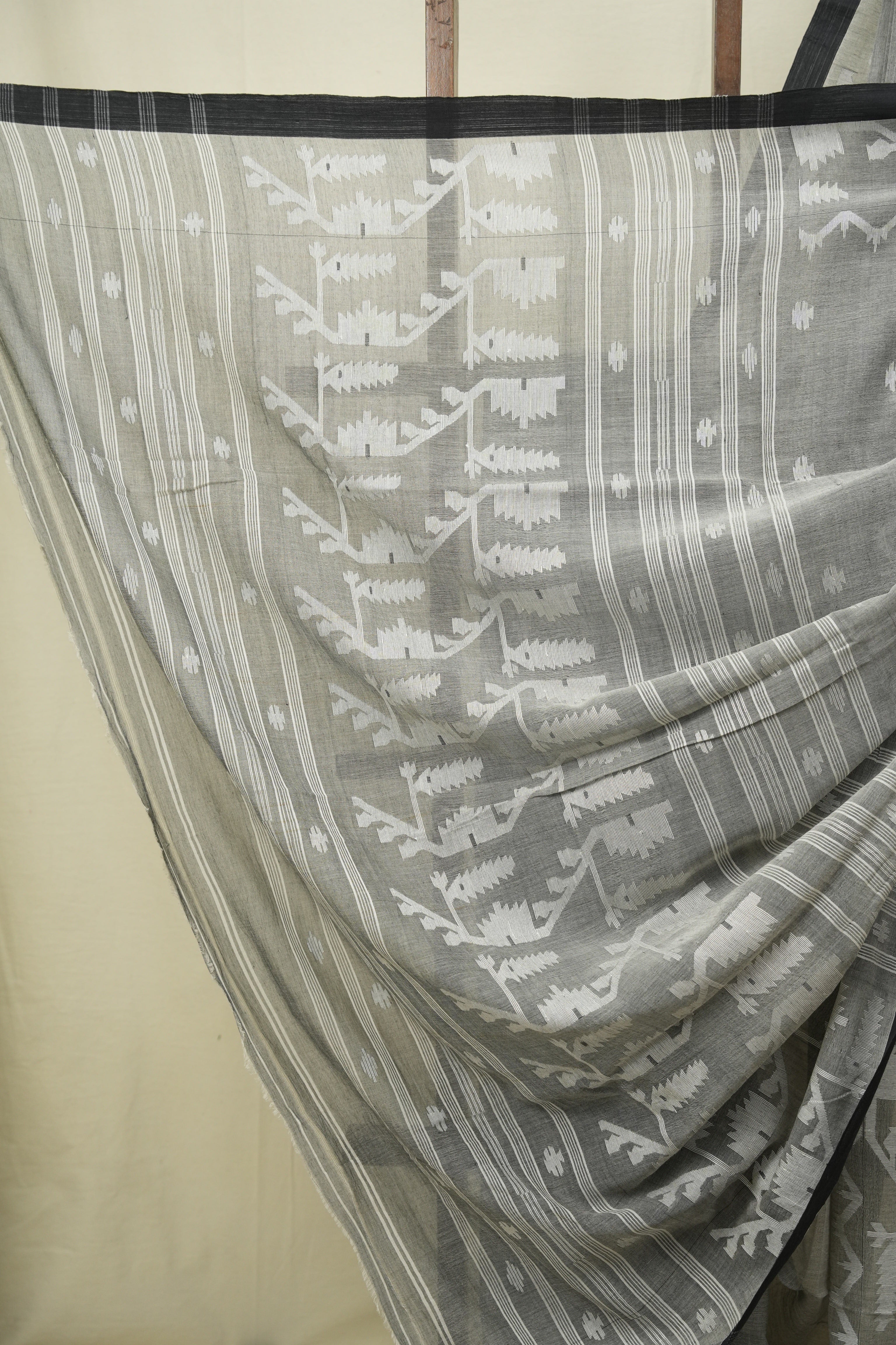 Grey Bengal Mul Cotton Saree - SRGBMCS082