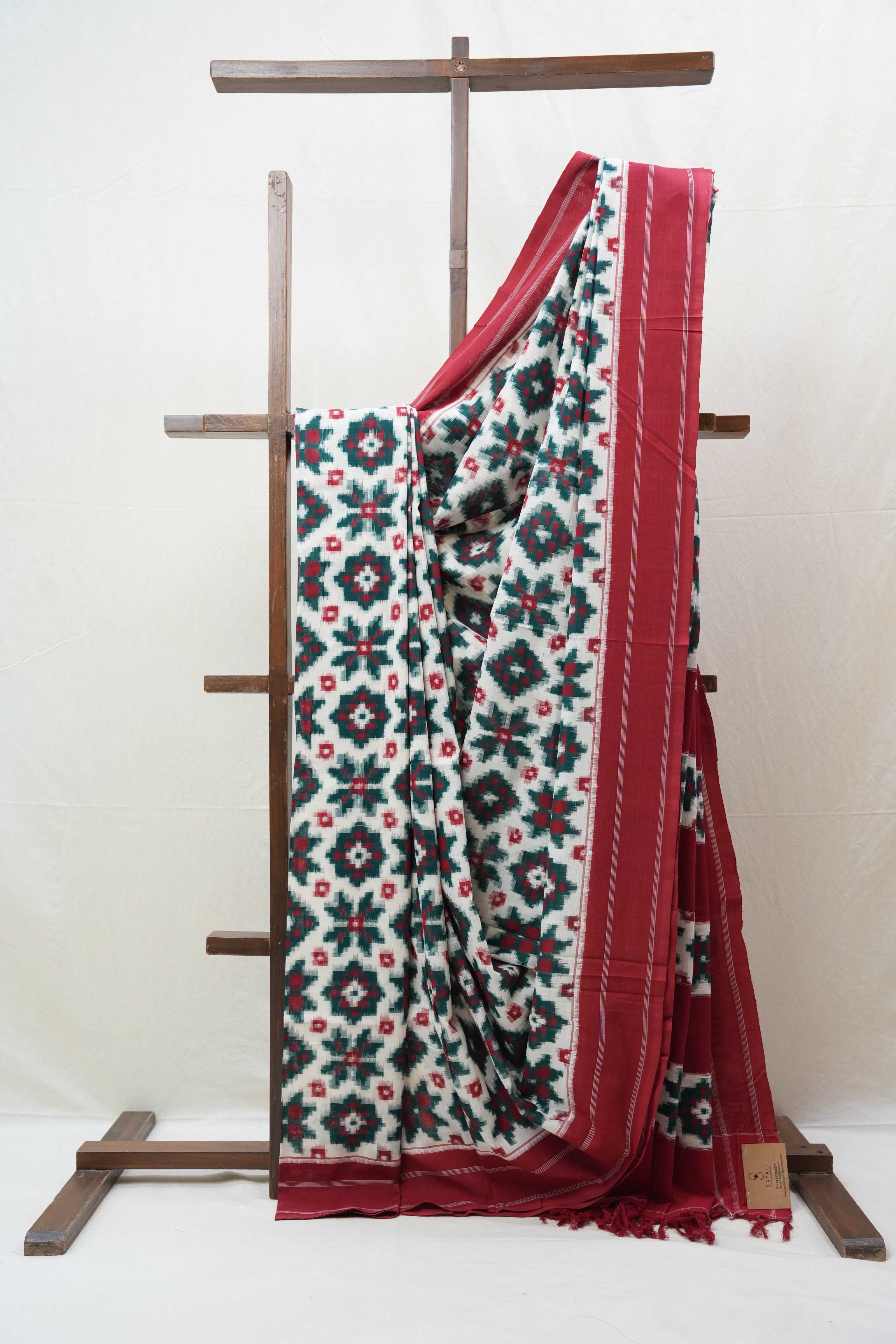 White Pochampalli Cotton Ikat Saree - SRWPCIS399