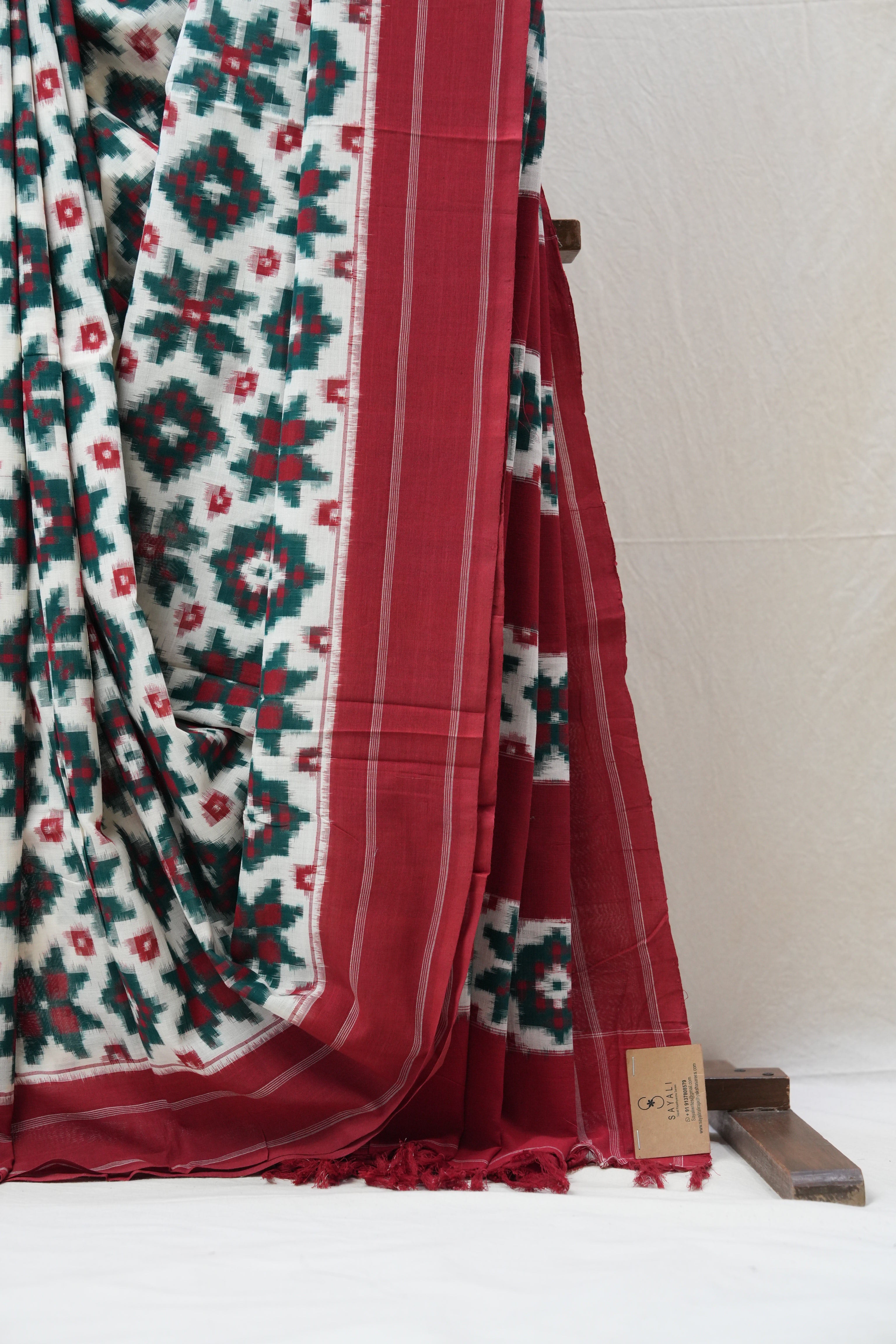 White Pochampalli Cotton Ikat Saree - SRWPCIS399