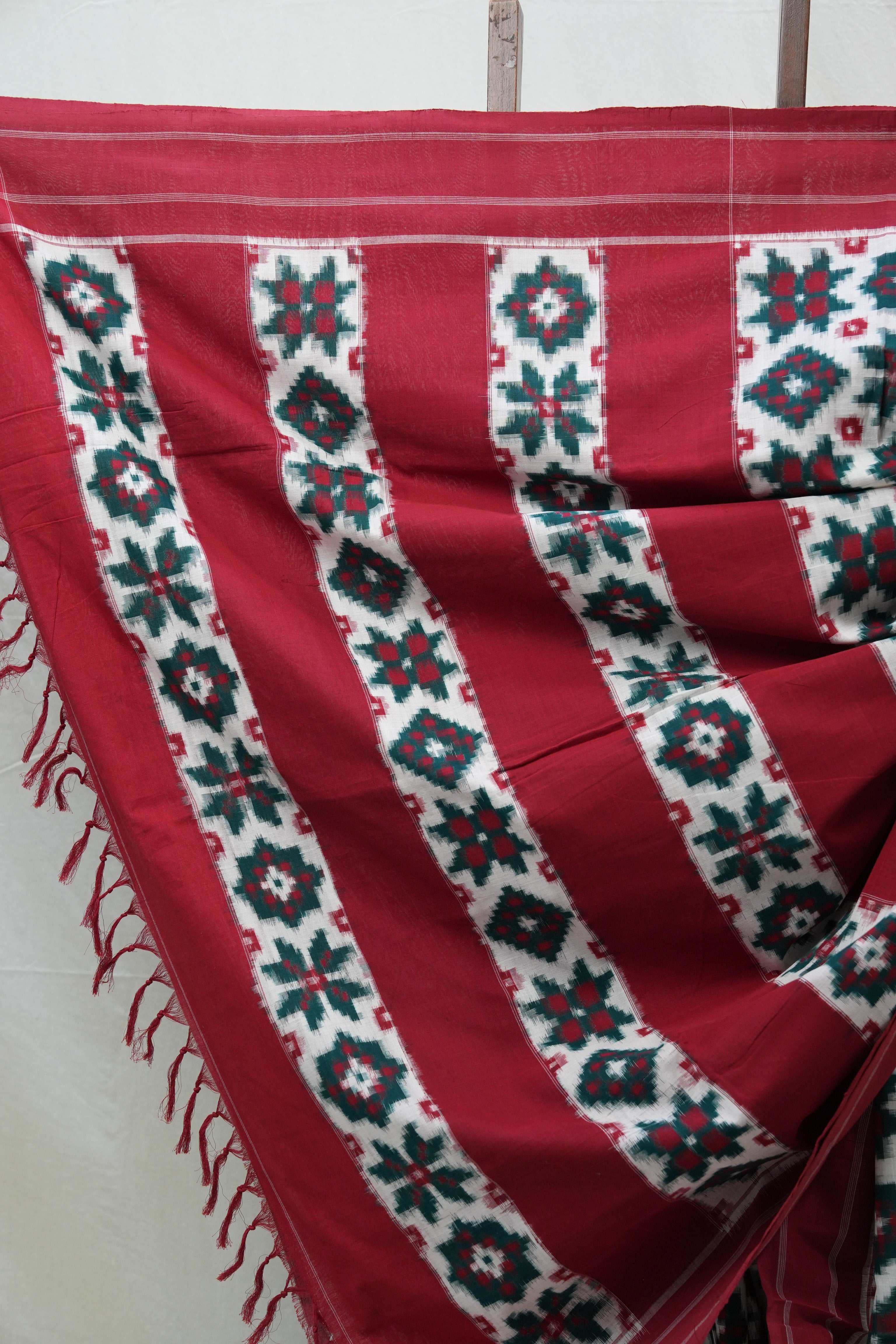 White Pochampalli Cotton Ikat Saree - SRWPCIS399