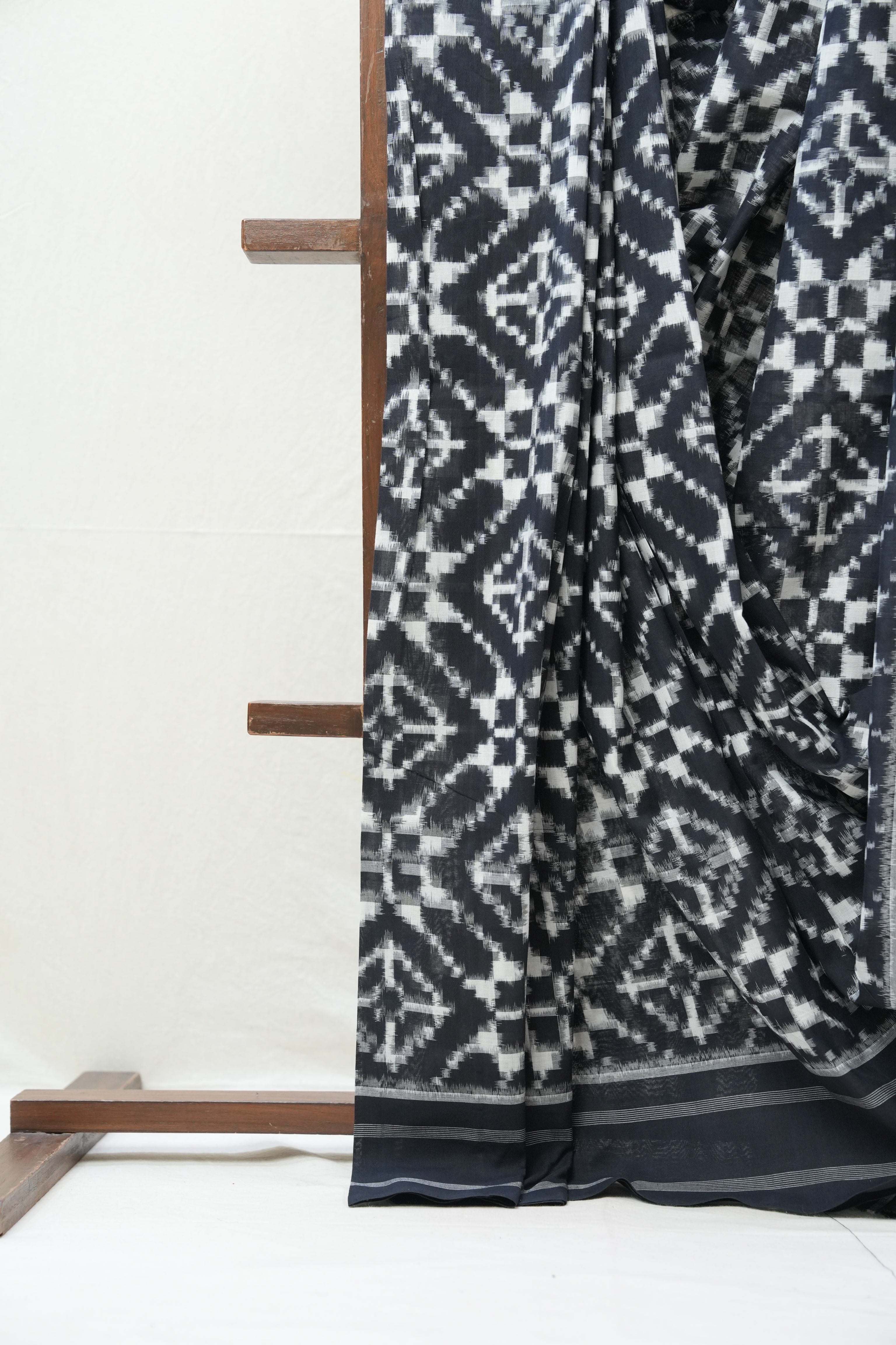 Black Pochampali Cotton Ikat Saree - SRBPCIS402