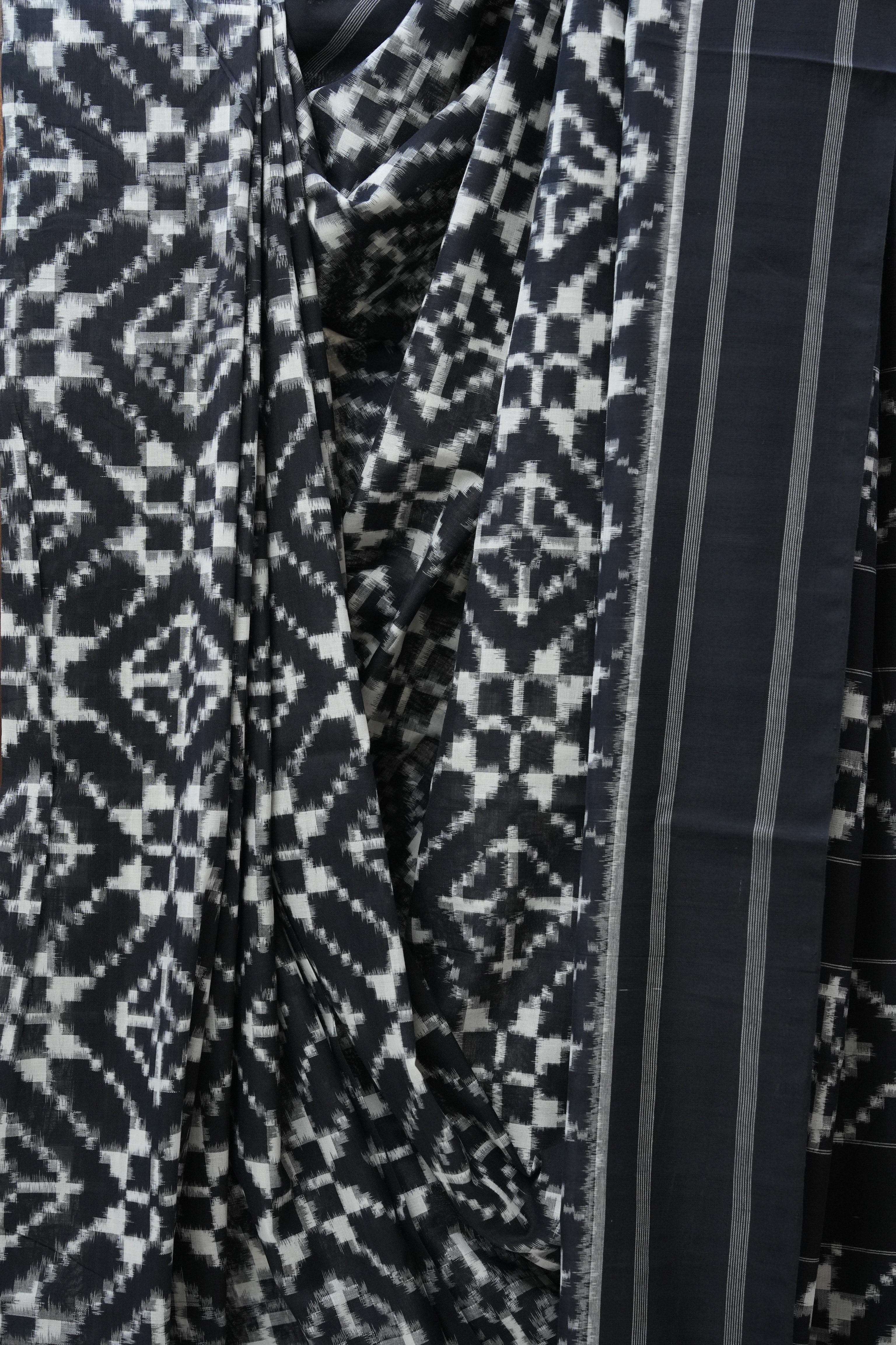 Black Pochampali Cotton Ikat Saree - SRBPCIS402