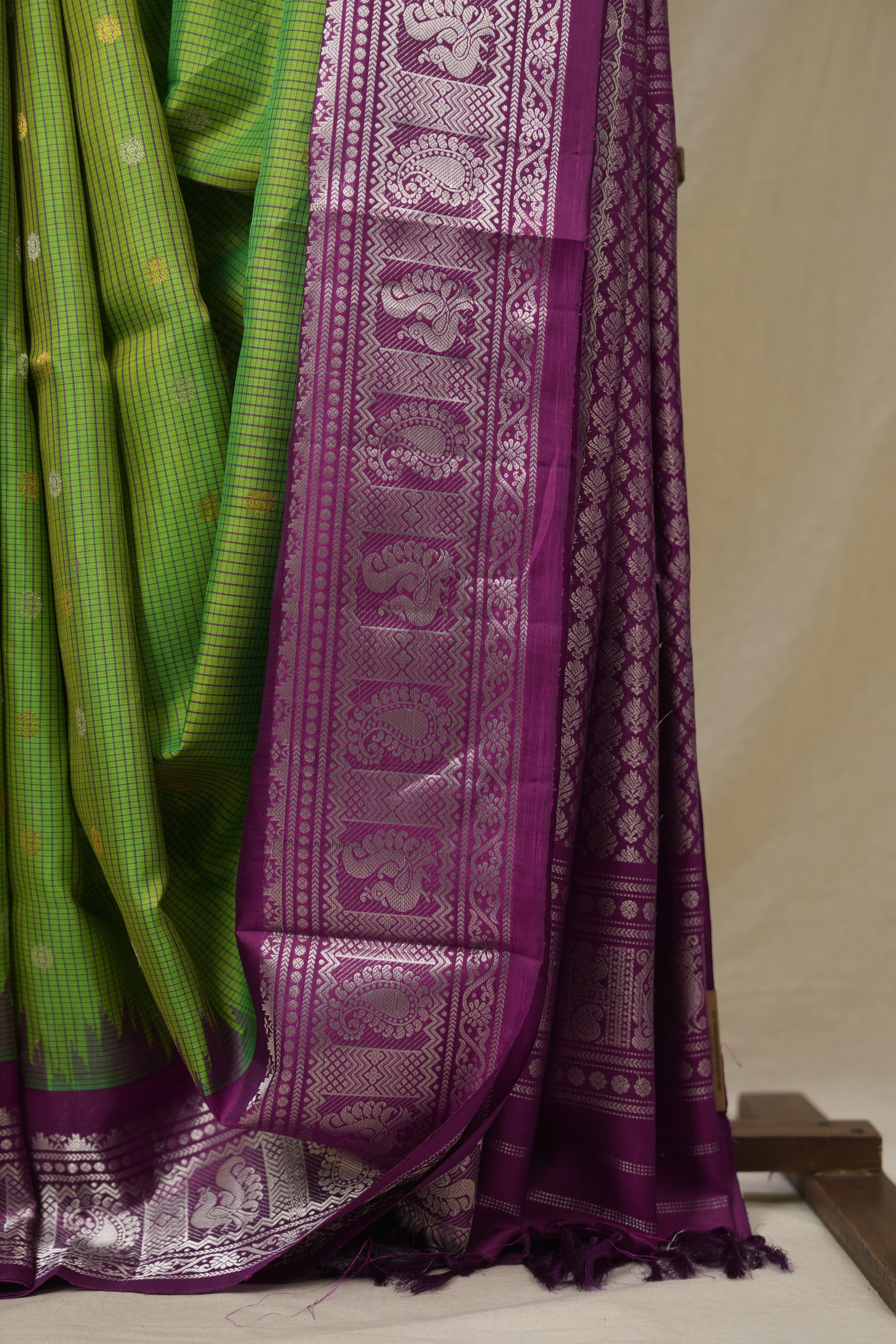 Parrot Green Gadwal Silk Saree - SRPGGSS554