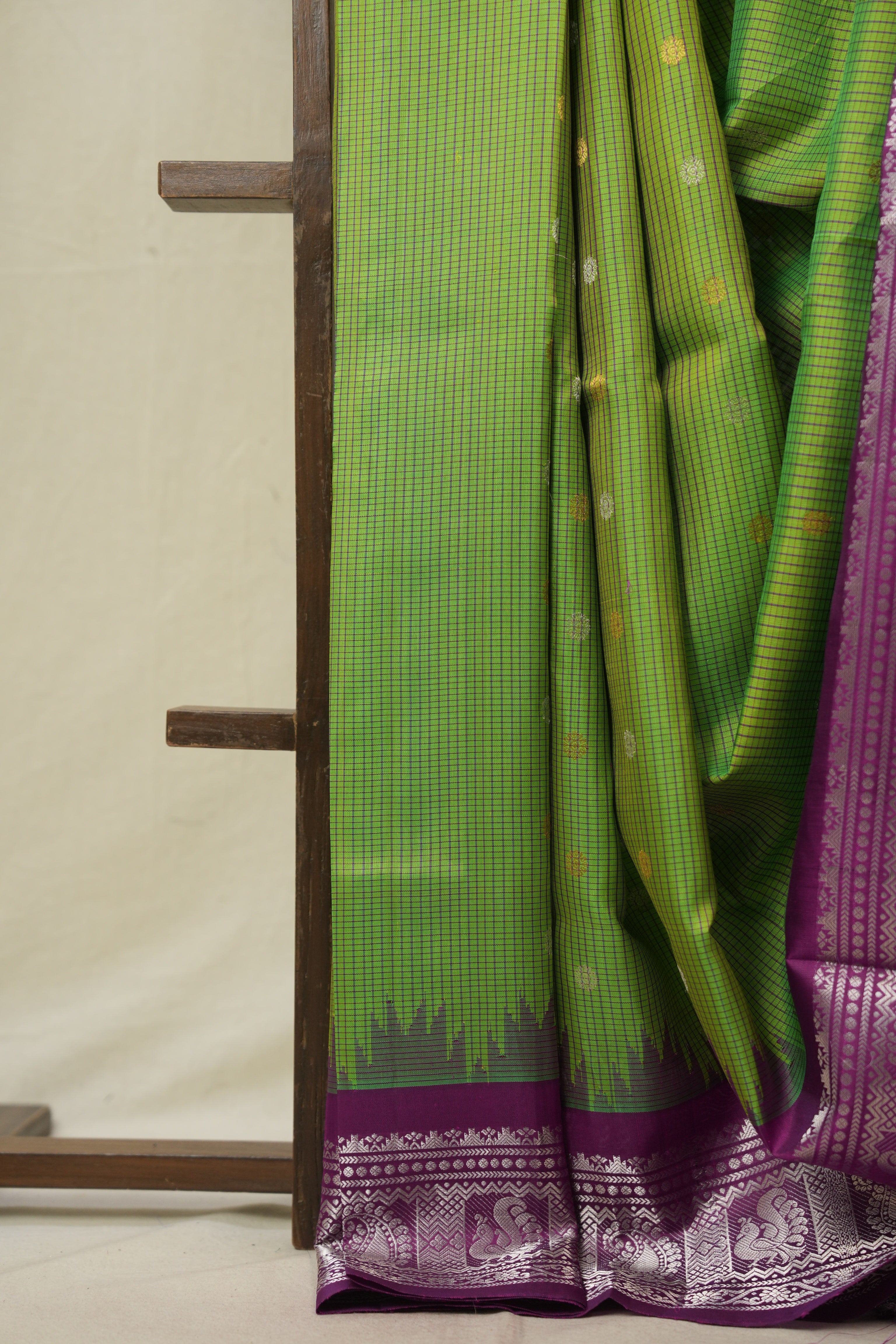 Parrot Green Gadwal Silk Saree - SRPGGSS554