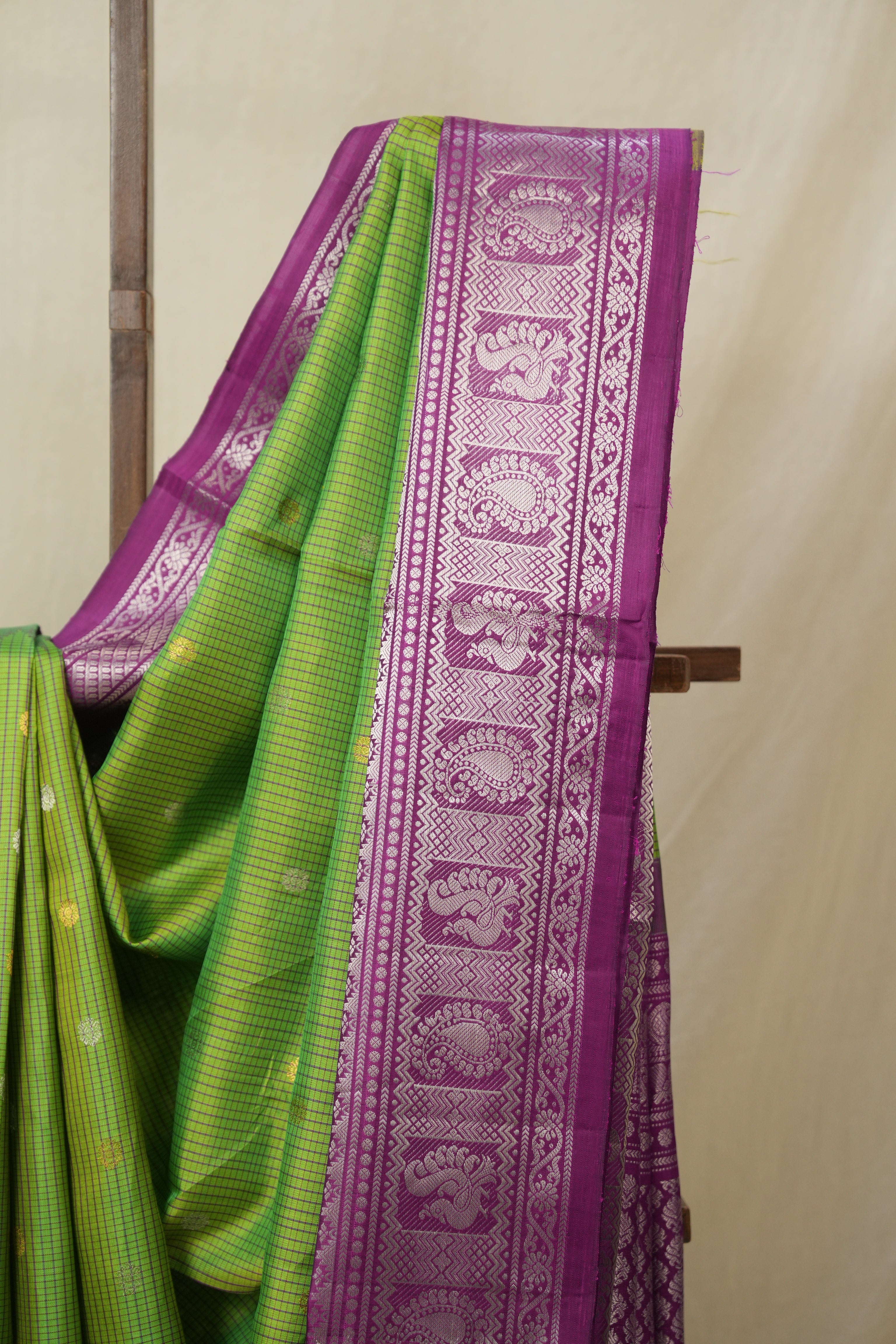 Parrot Green Gadwal Silk Saree - SRPGGSS554
