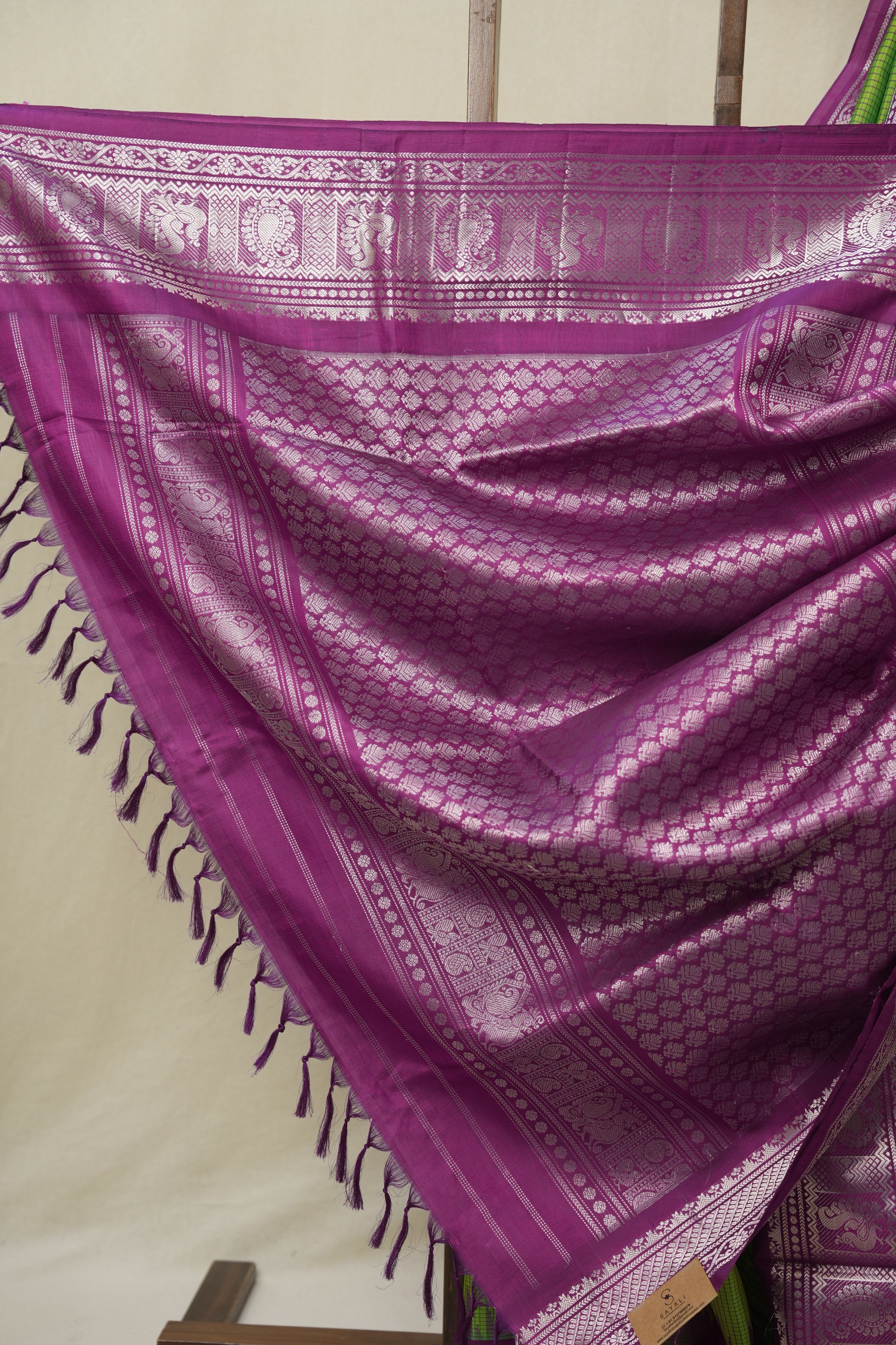 Parrot Green Gadwal Silk Saree - SRPGGSS554
