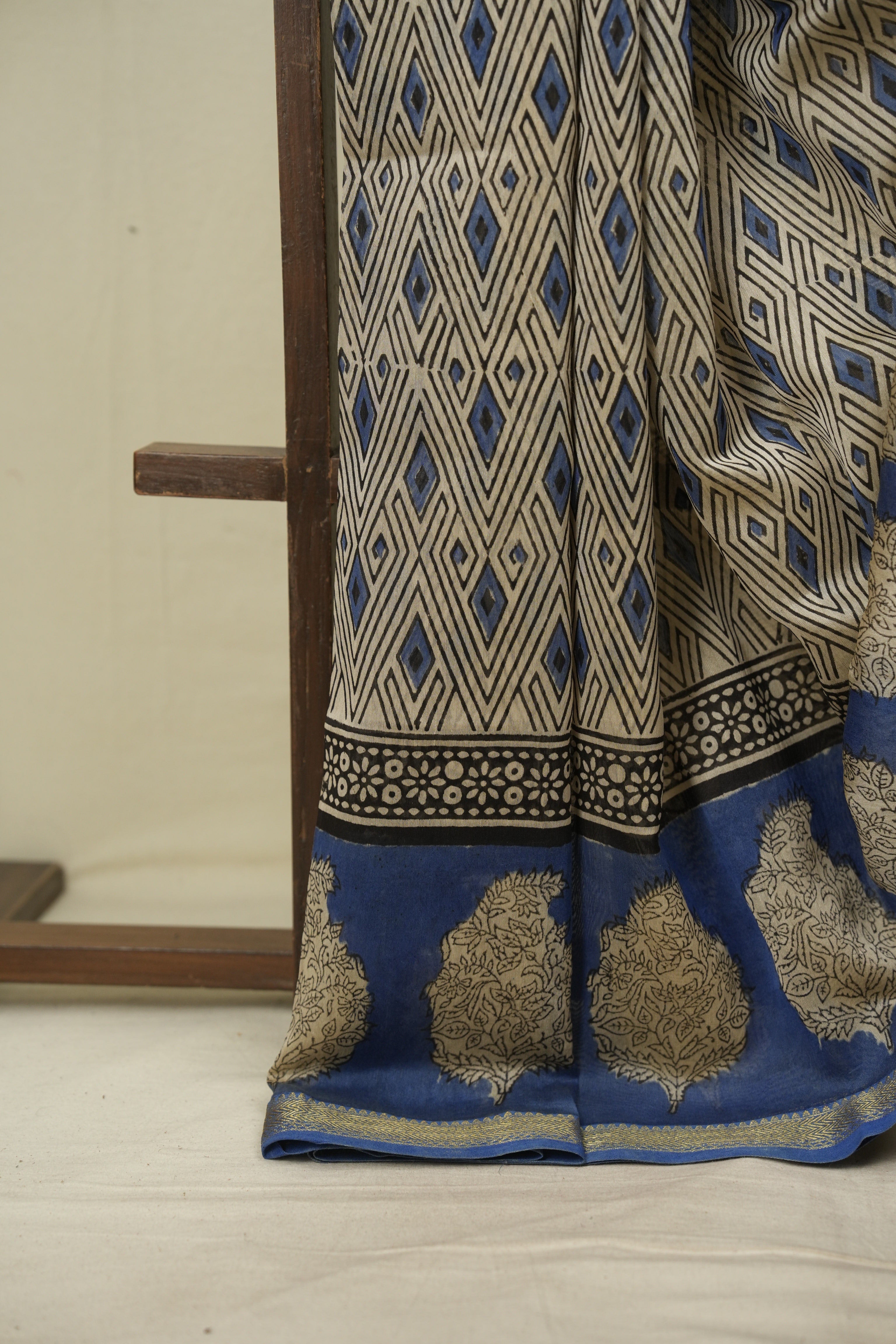 Cream HBP Cotton Silk Saree With Maheshwari Border - SRCCSS1803