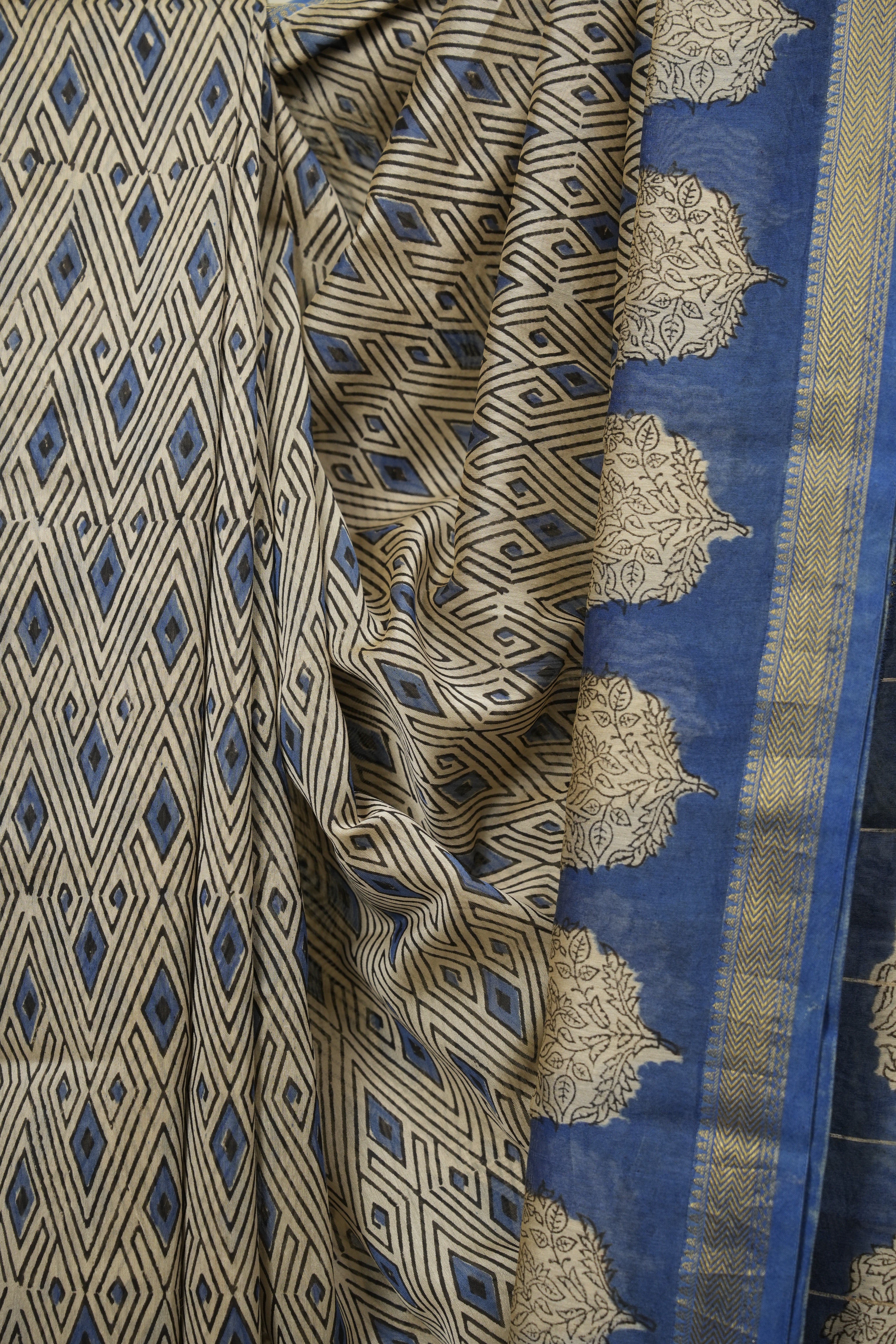 Cream HBP Cotton Silk Saree With Maheshwari Border - SRCCSS1803