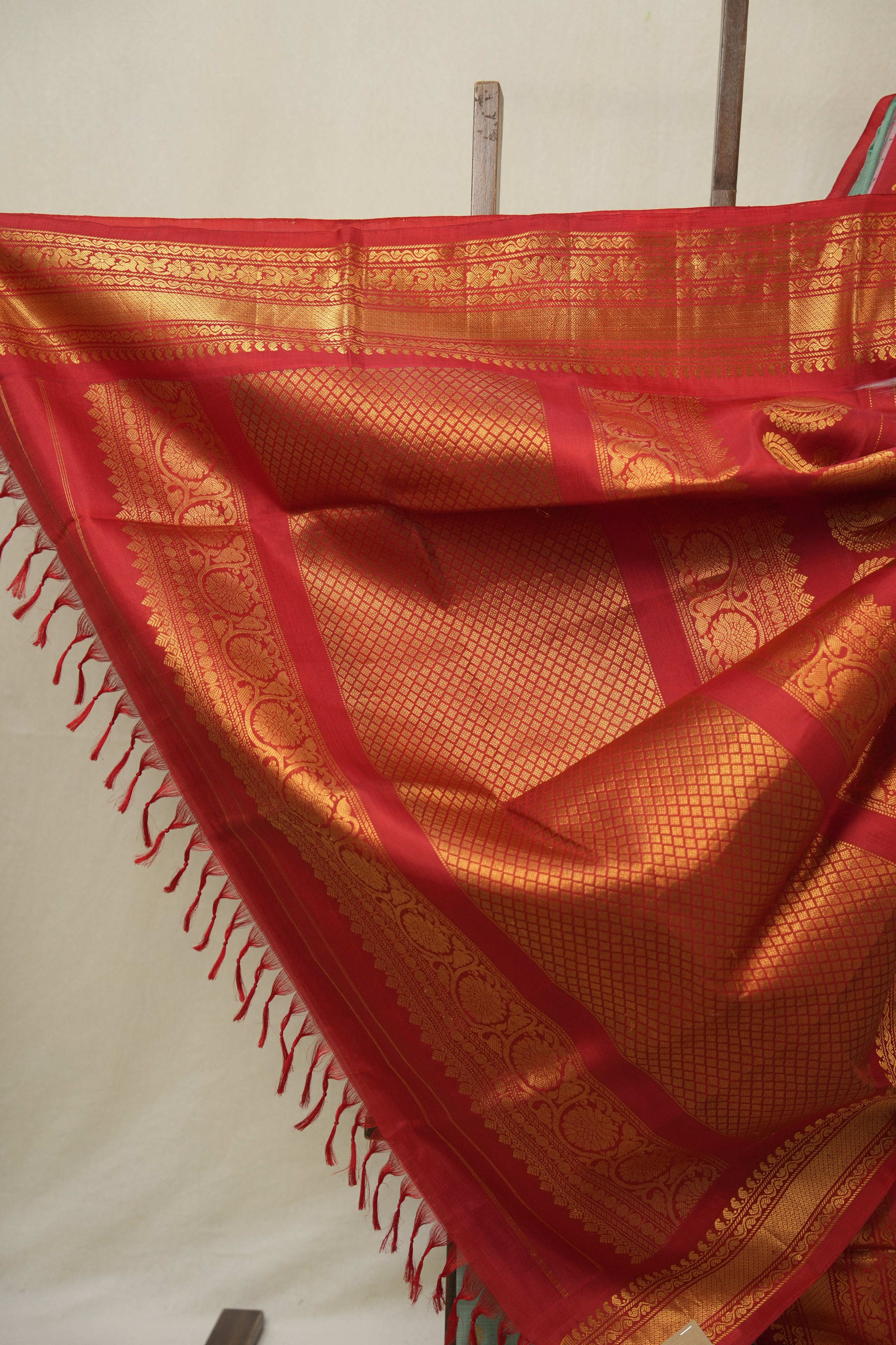 Two Tone Green Gadwal Silk Saree - SRTTGGSS541