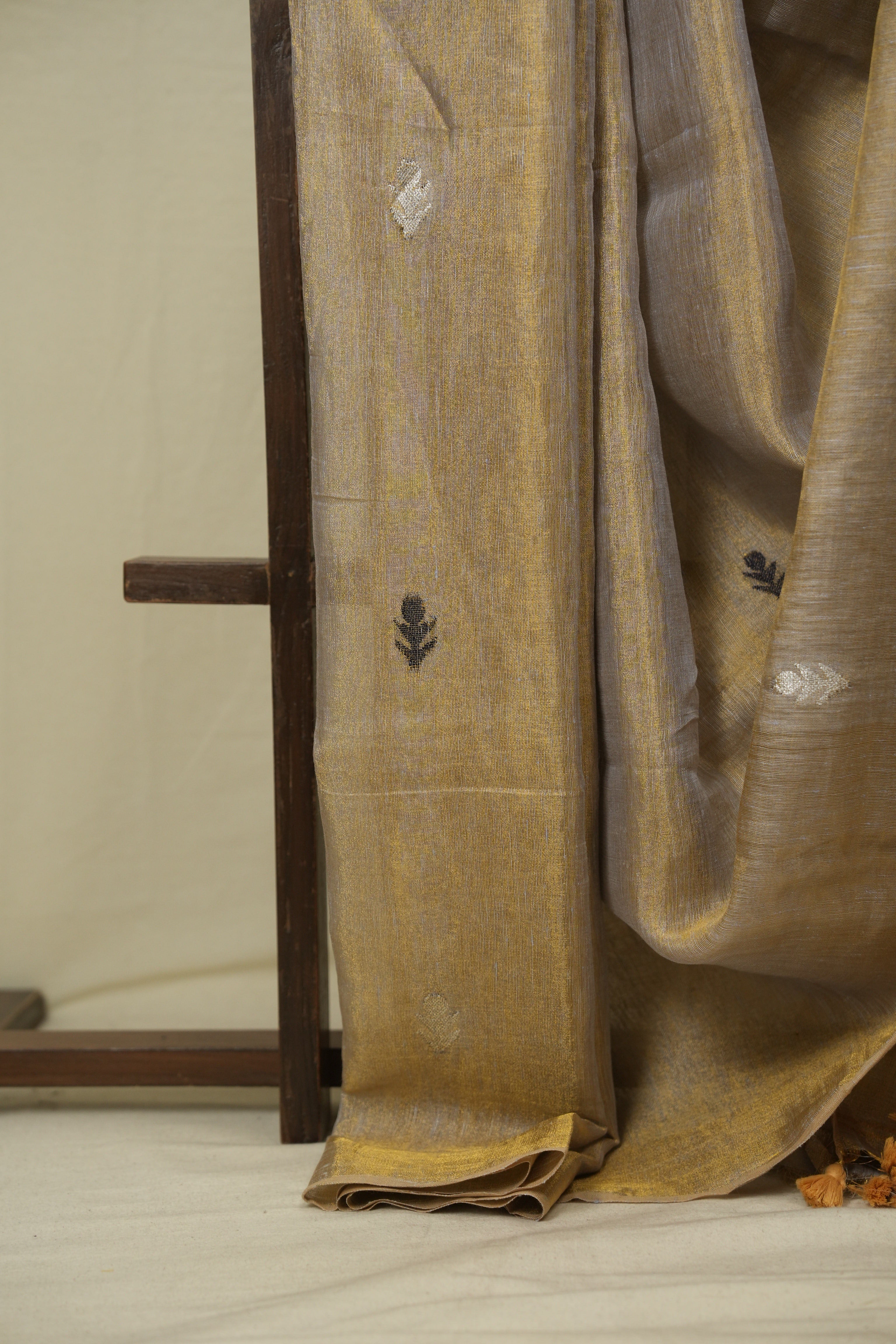 Grey Gold Tissue Linen Jamdani Saree - SRGGTLJS207