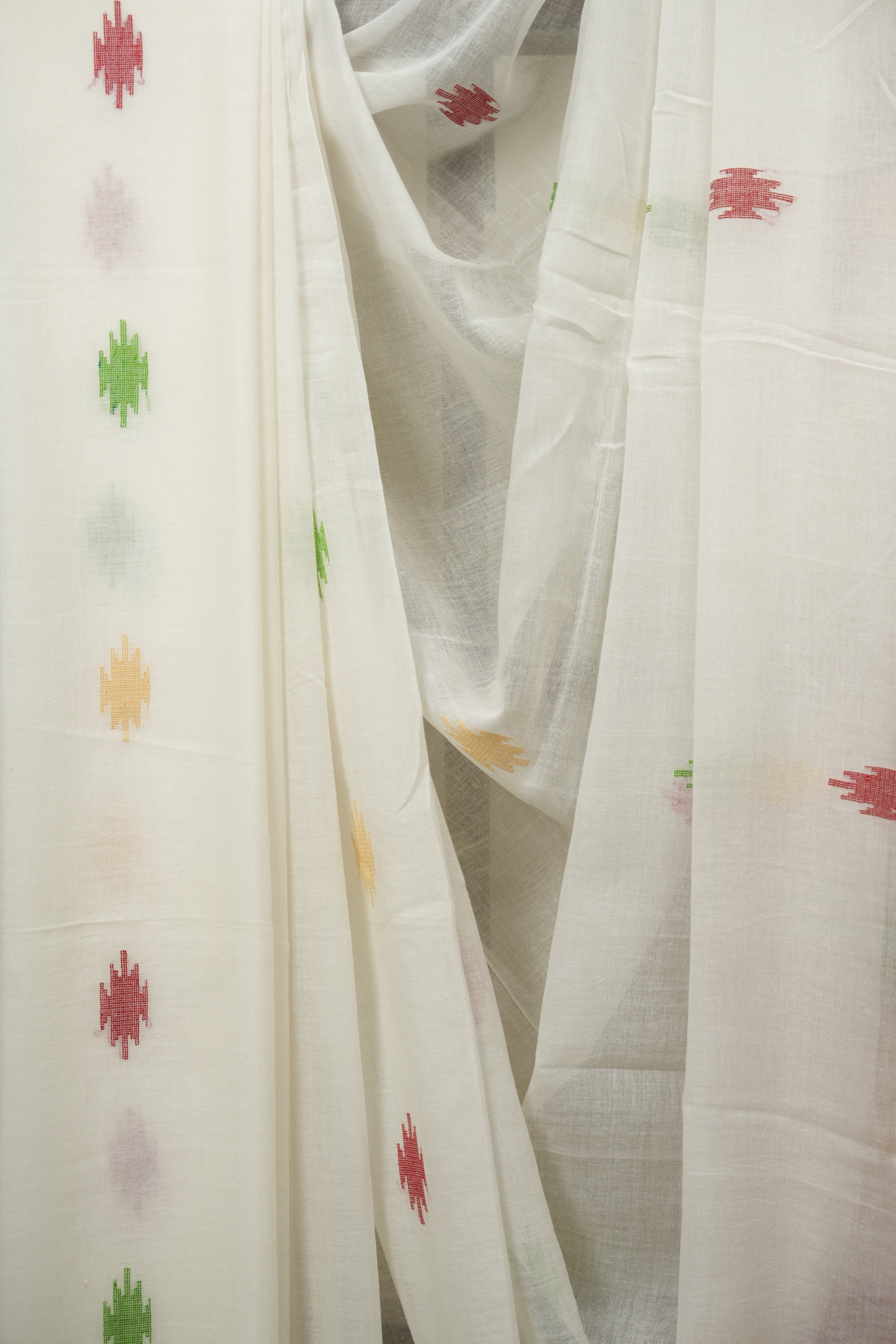 White Bengal Mul Cotton Saree - SRWBMCS089