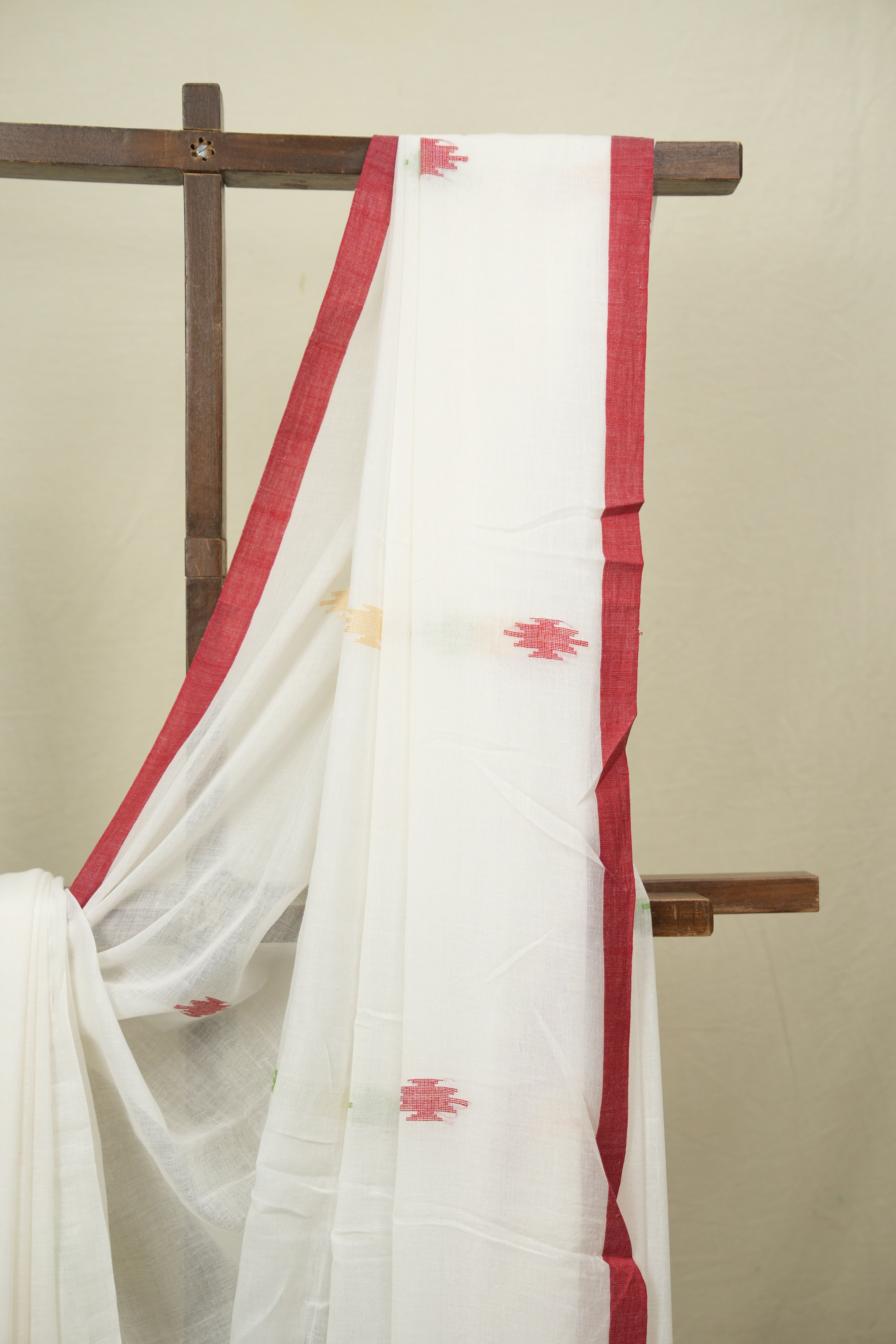 White Bengal Mul Cotton Saree - SRWBMCS089