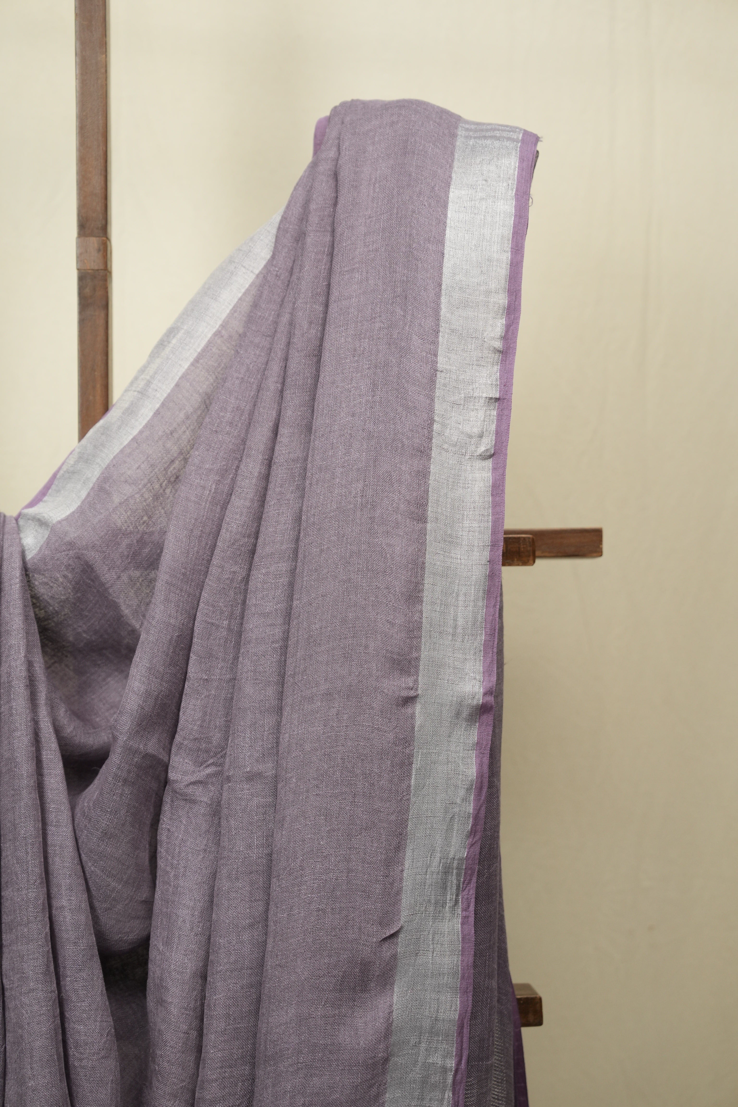 Lilac Plain Linen Saree With Purple Tassels - SRLLS520