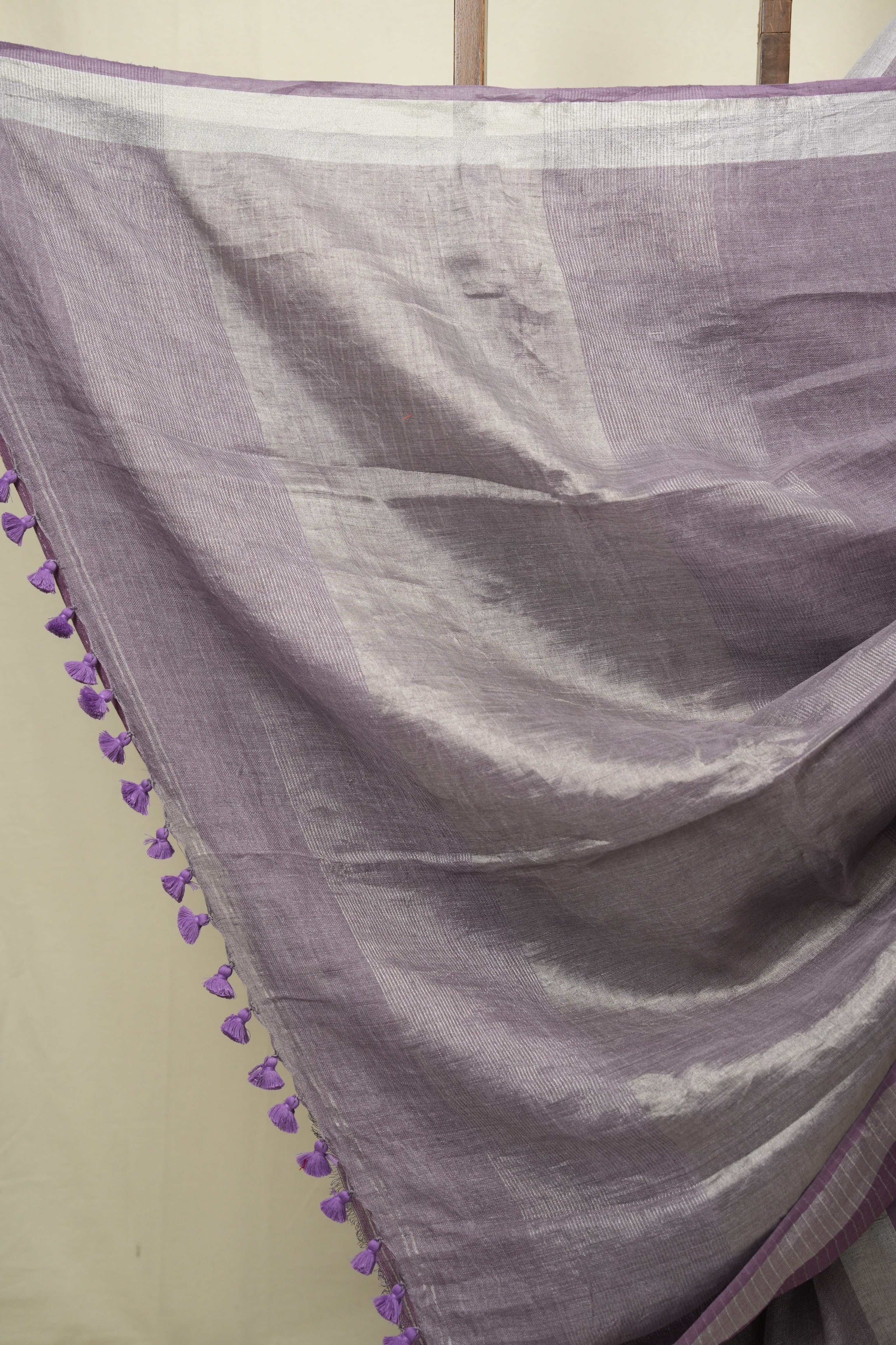Lilac Plain Linen Saree With Purple Tassels - SRLLS520