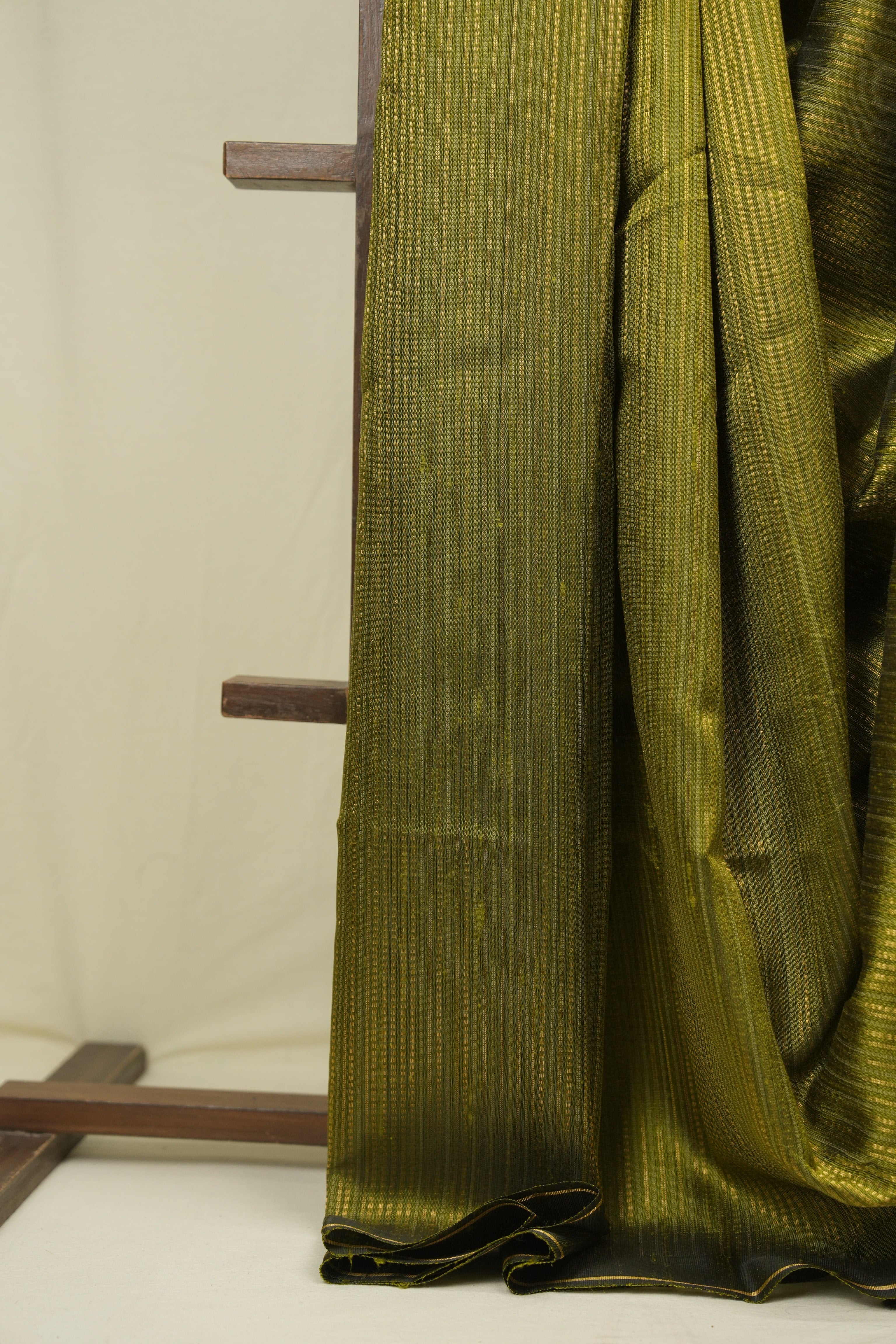 Mehendi Green Raw Silk Saree - SRMGRSS1021