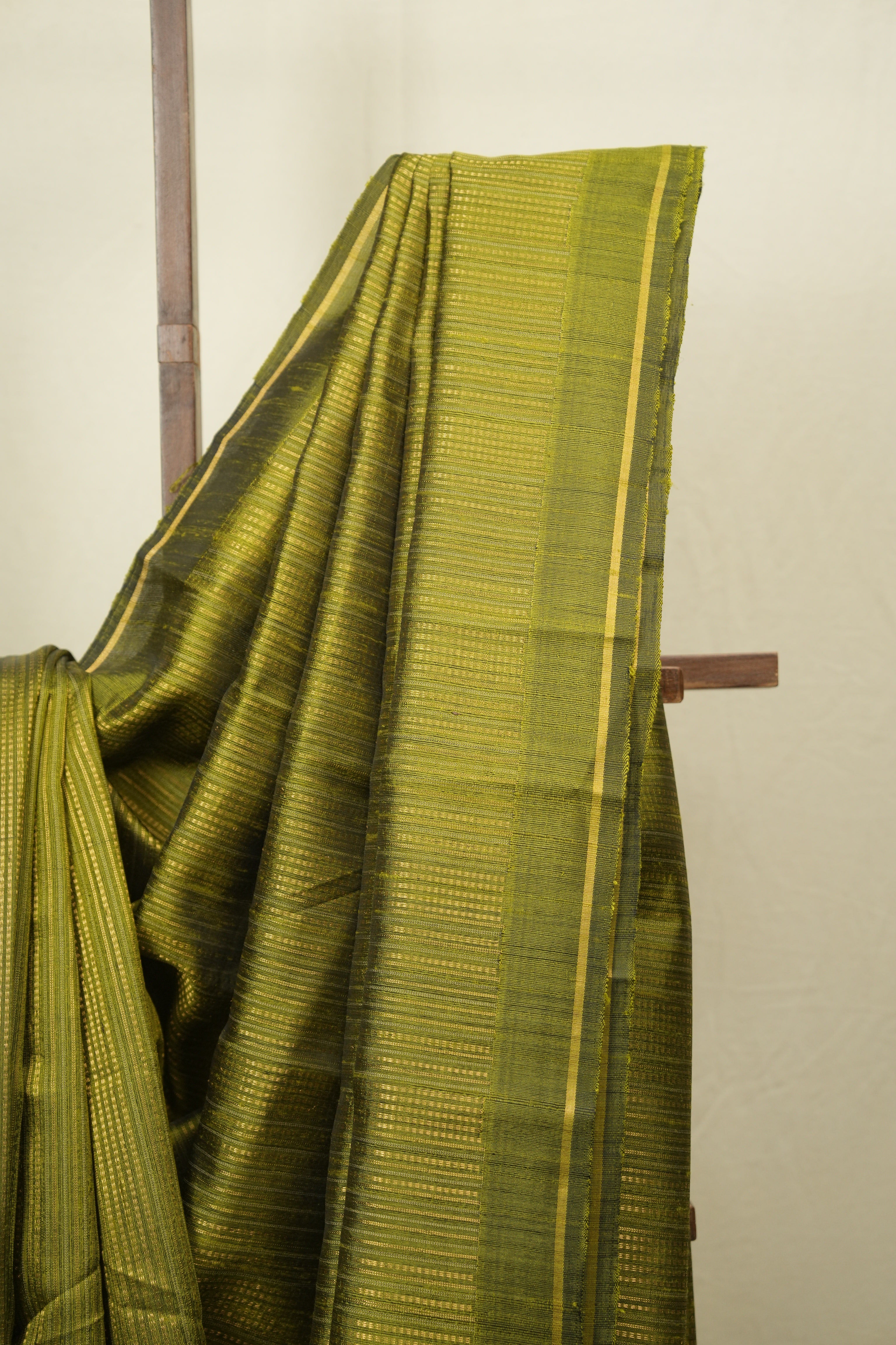 Mehendi Green Raw Silk Saree - SRMGRSS1021