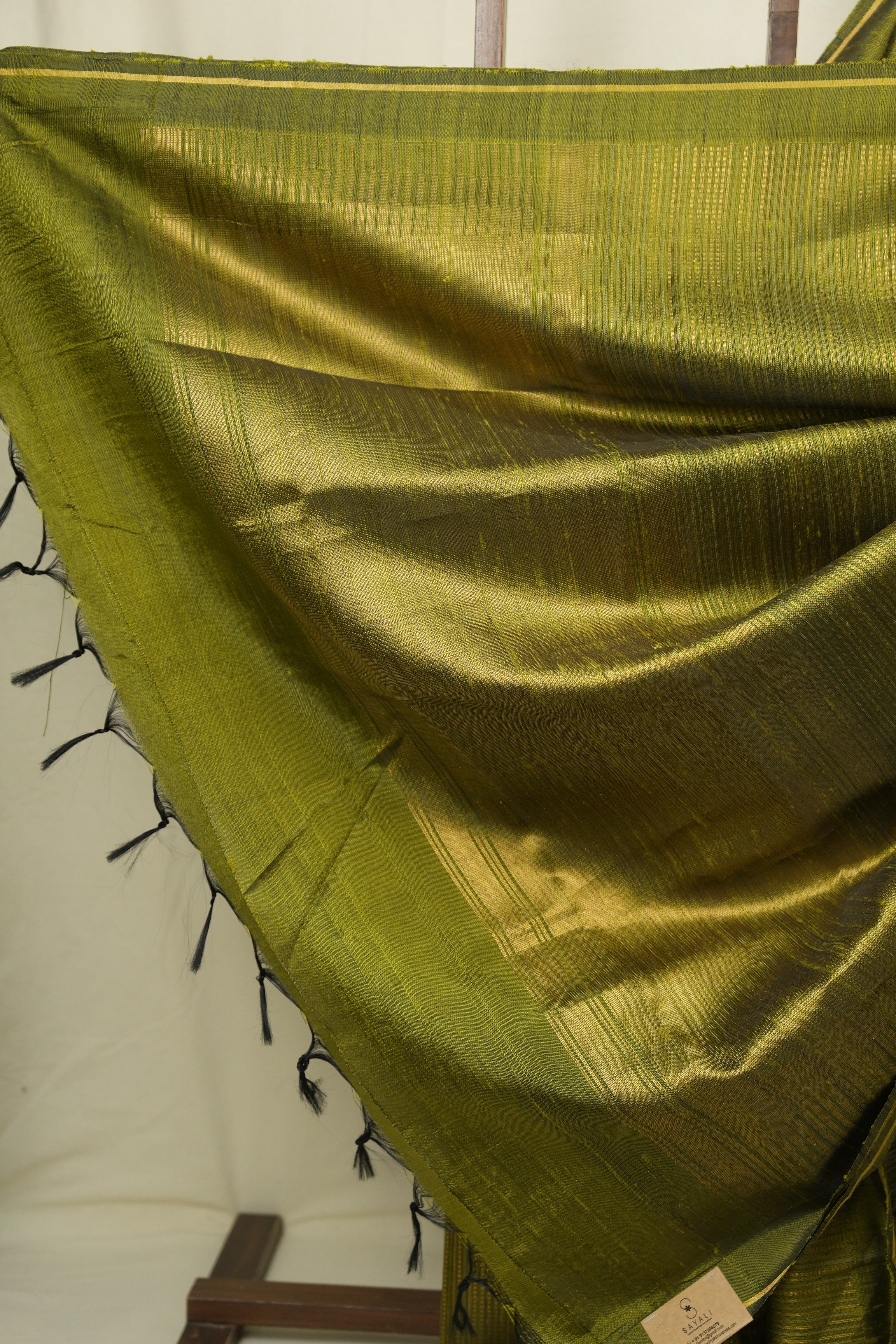 Mehendi Green Raw Silk Saree - SRMGRSS1021