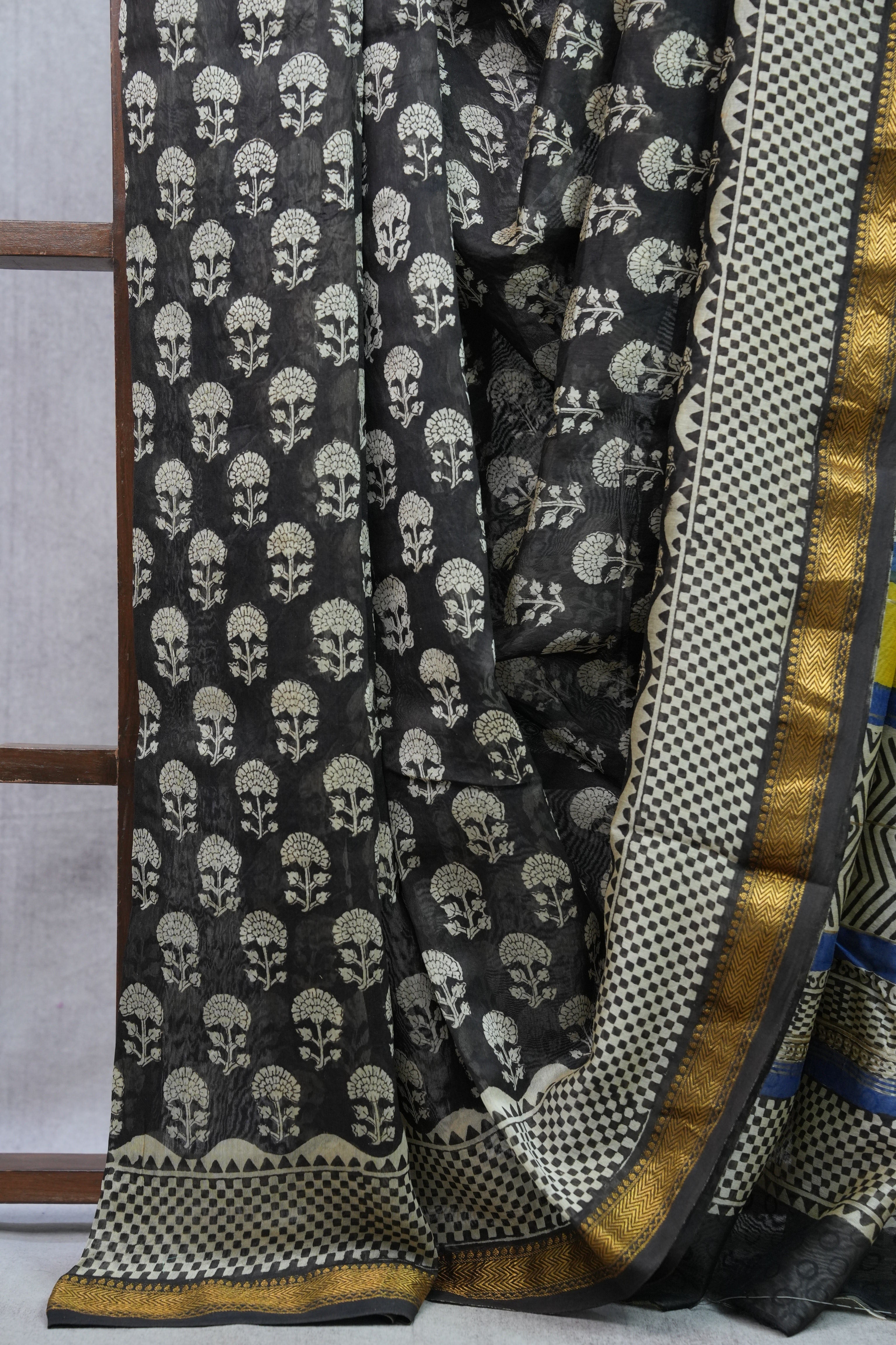 Black HBP Cotton Silk Saree With Maheshwari Border - SRBCSS973