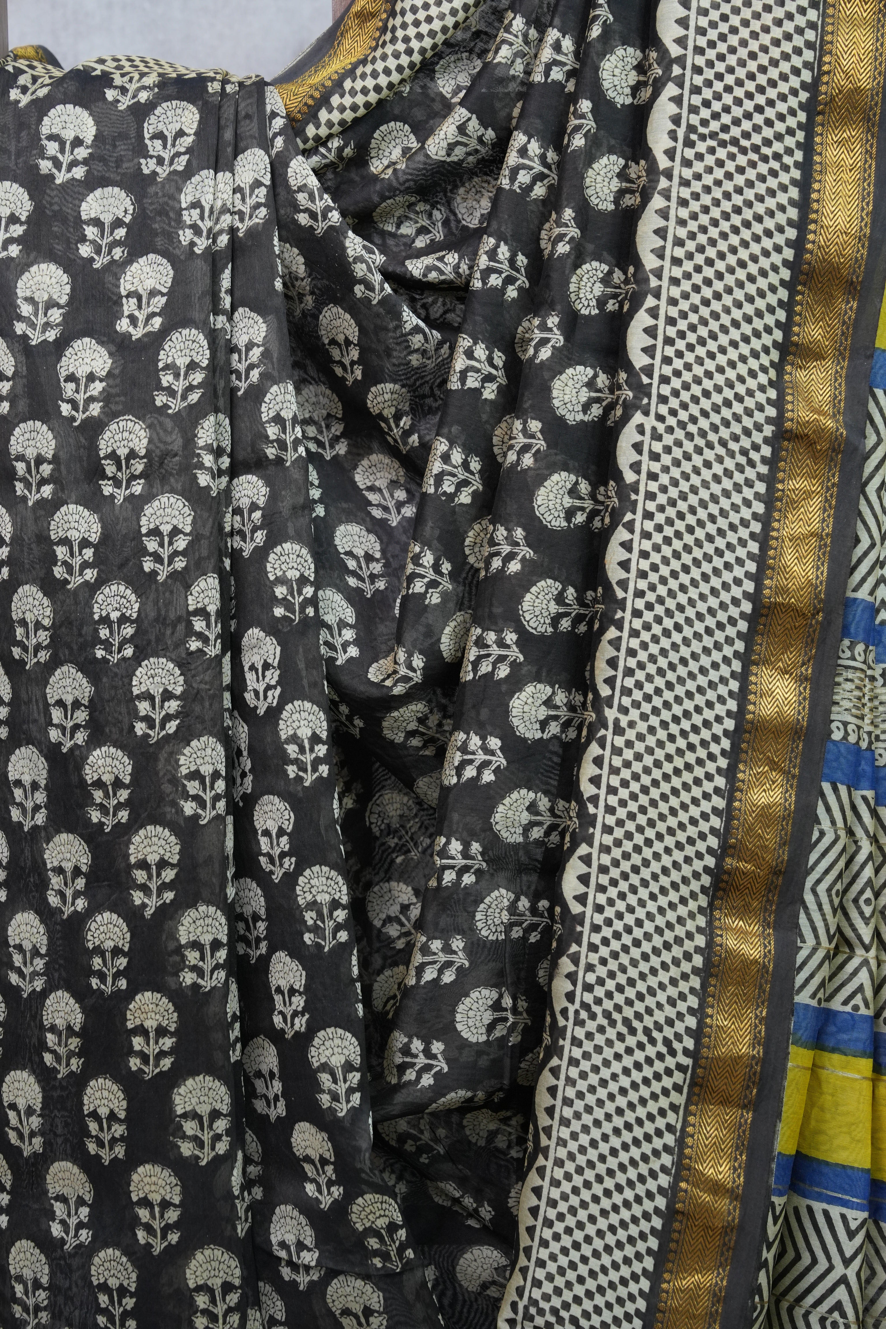 Black HBP Cotton Silk Saree With Maheshwari Border - SRBCSS973