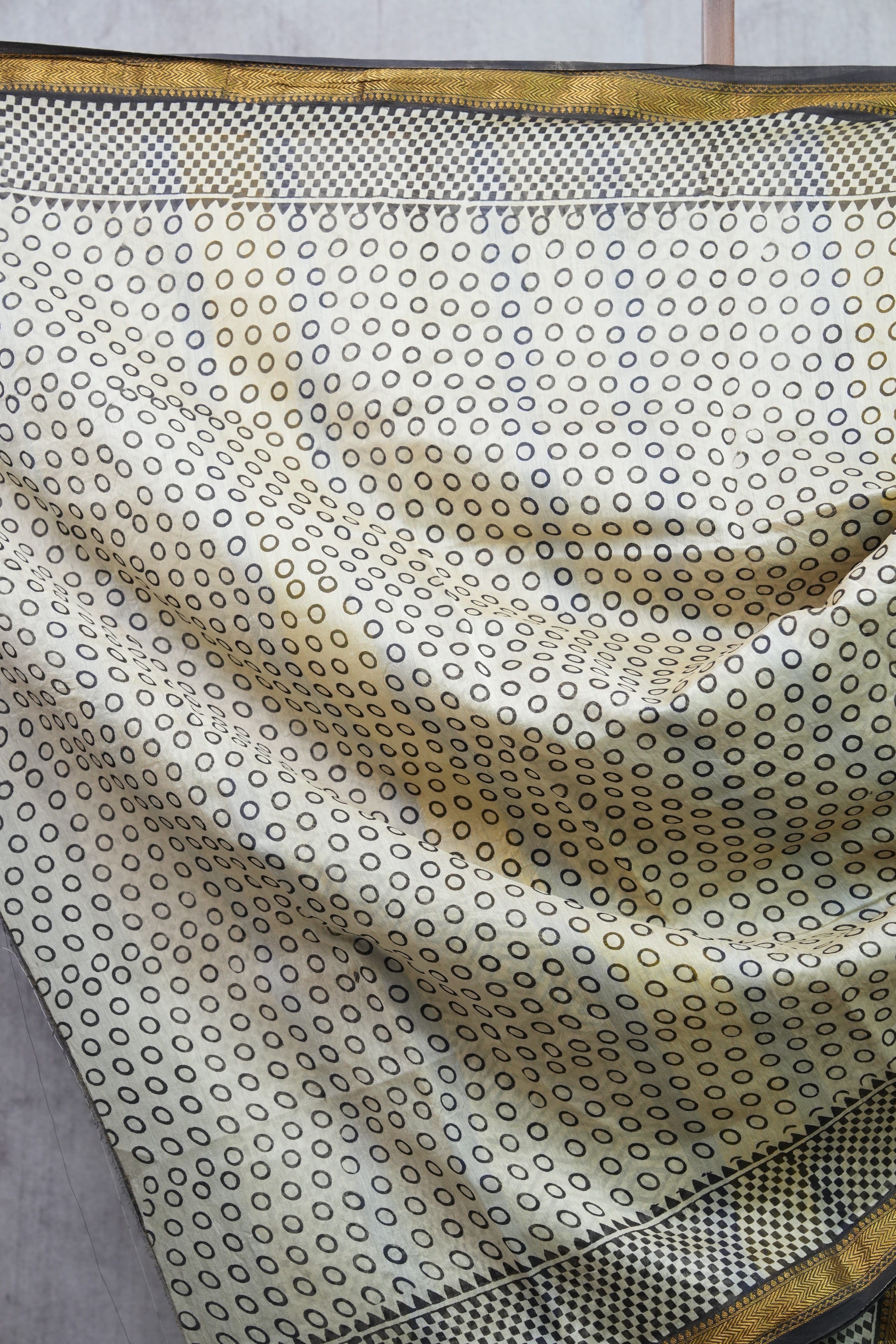 Black HBP Cotton Silk Saree With Maheshwari Border - SRBCSS973