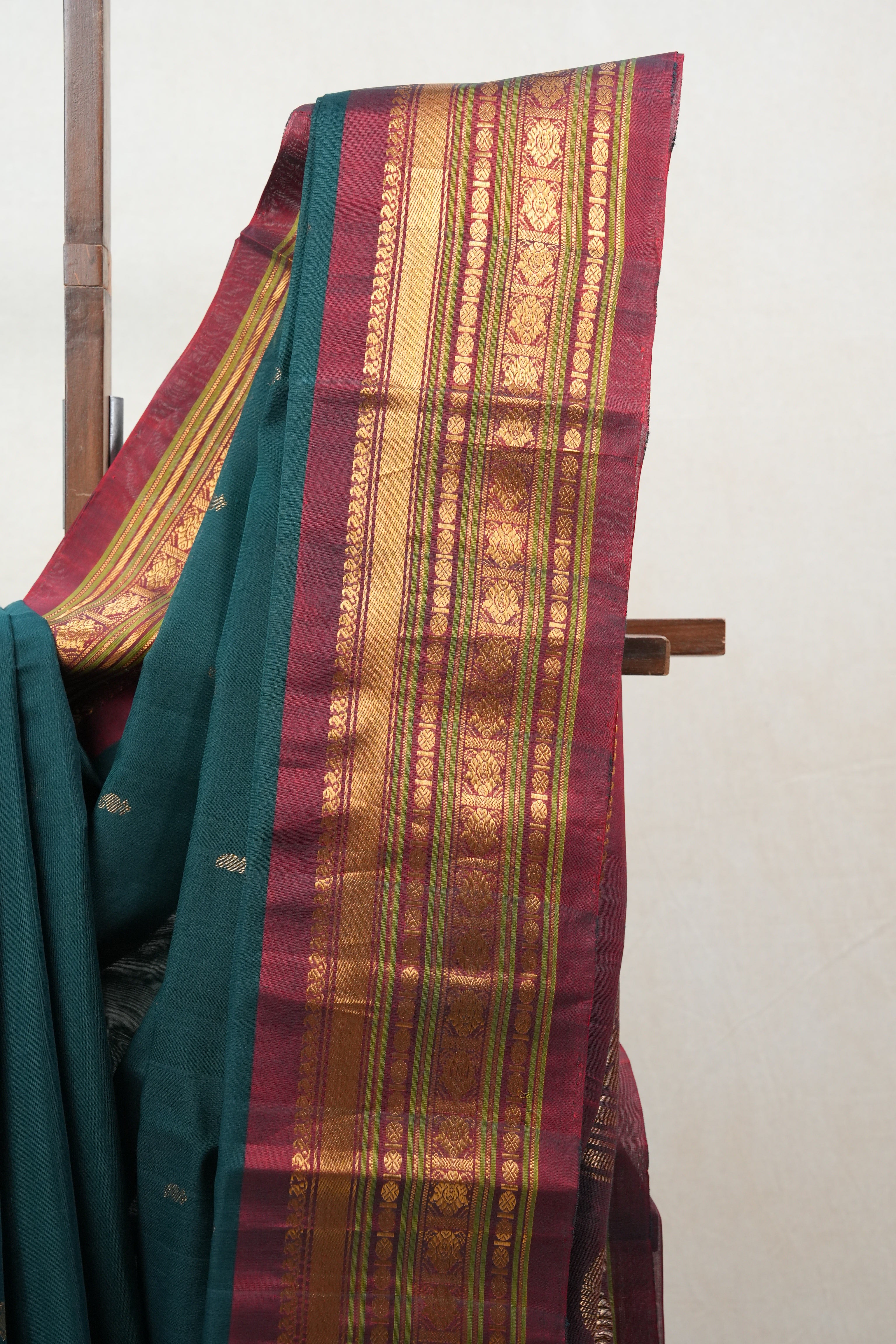 Green Gadwal Cotton Silk Saree - SRGGCSS97