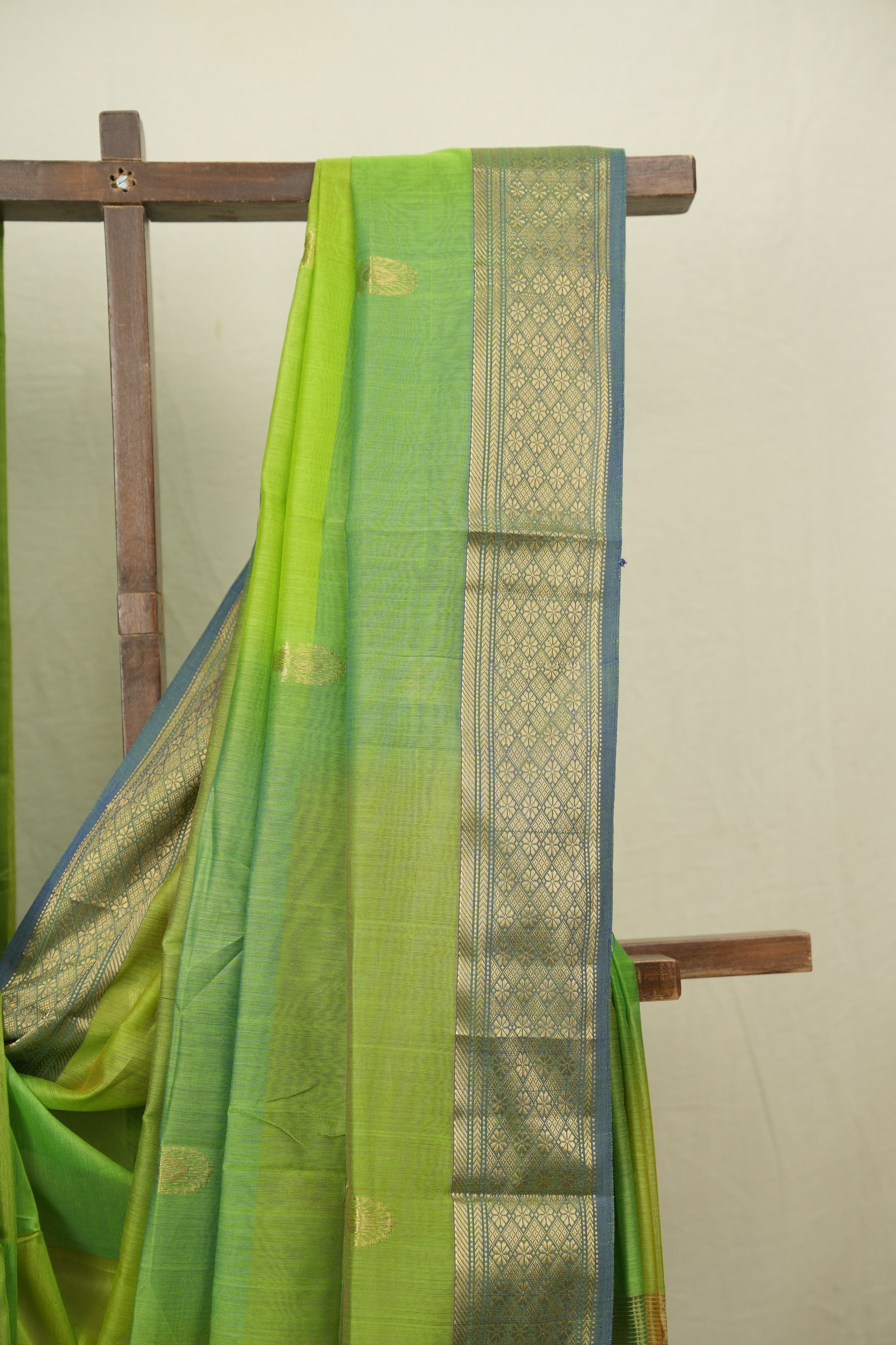 Dual Tone Parrot Green Maheshwari Saree- SRDTPGMS1367