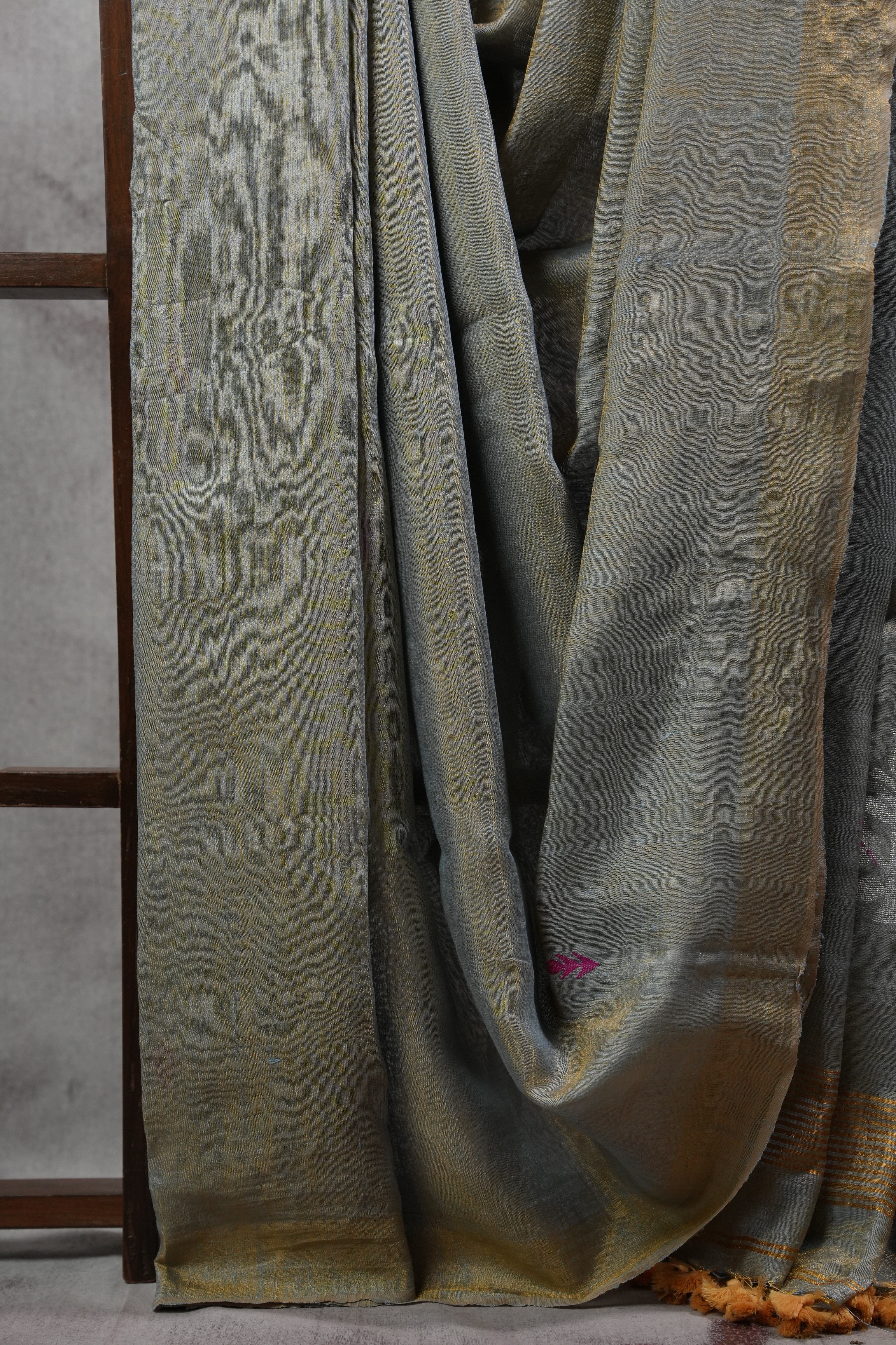 Golden Grey Tissue Linen Jamdani Saree With Tassels - SRGGTLJS112