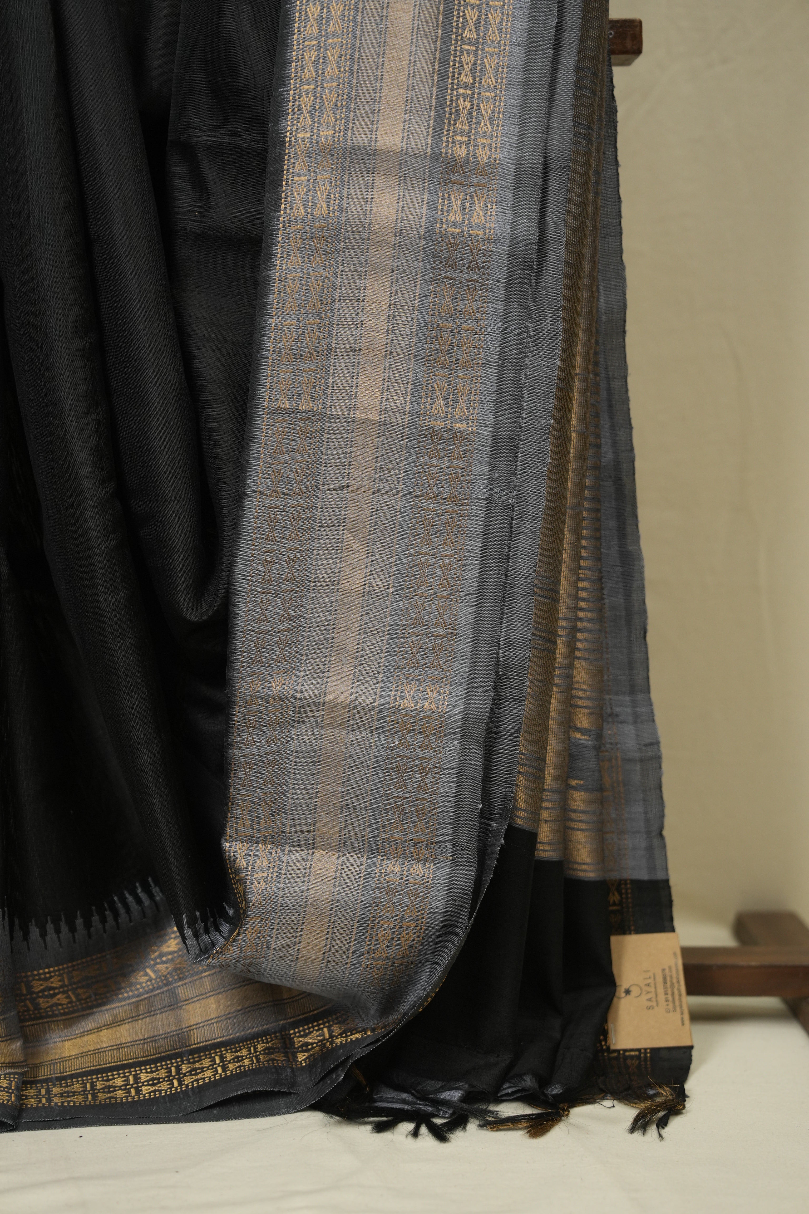 Black Raw Silk Saree - SRBRSS1042