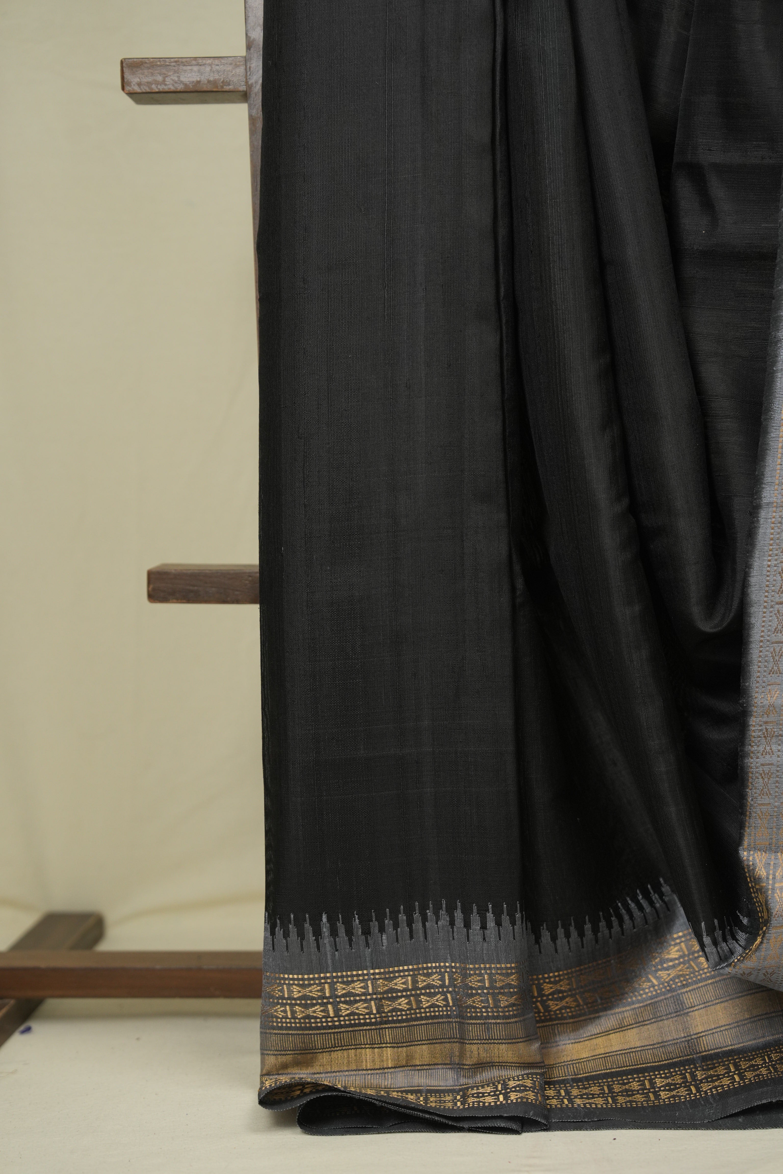 Black Raw Silk Saree - SRBRSS1042