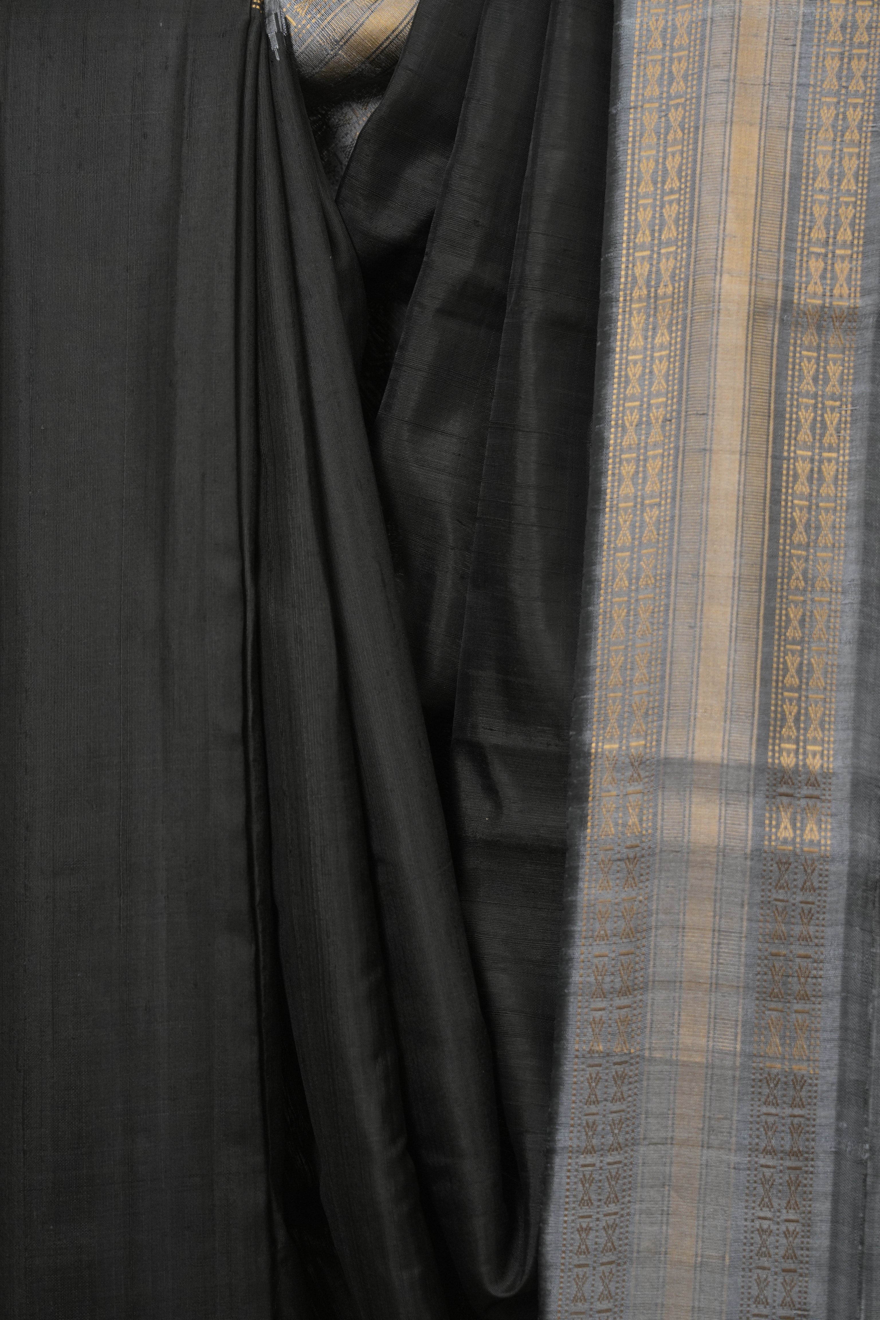 Black Raw Silk Saree - SRBRSS1042