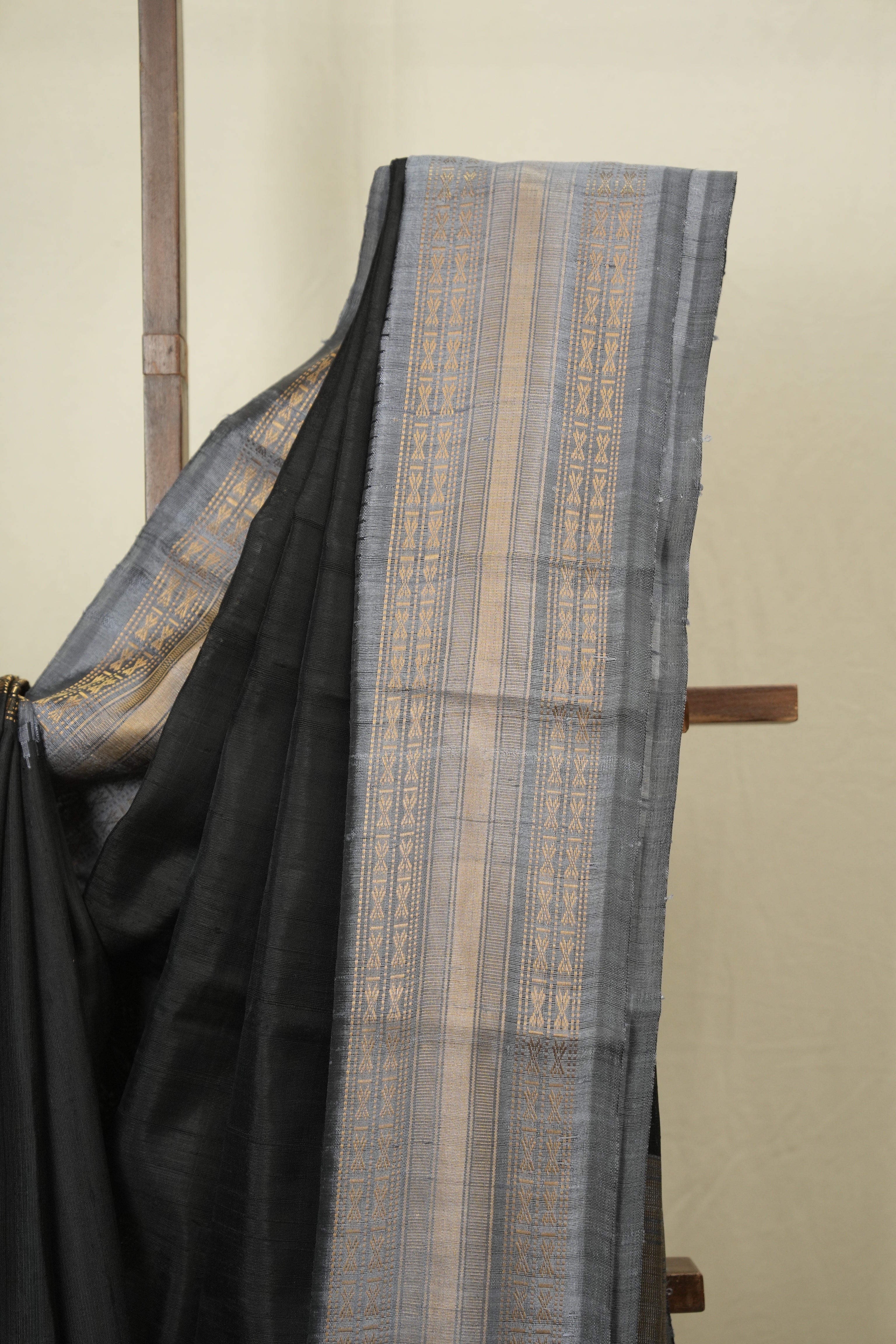 Black Raw Silk Saree - SRBRSS1042