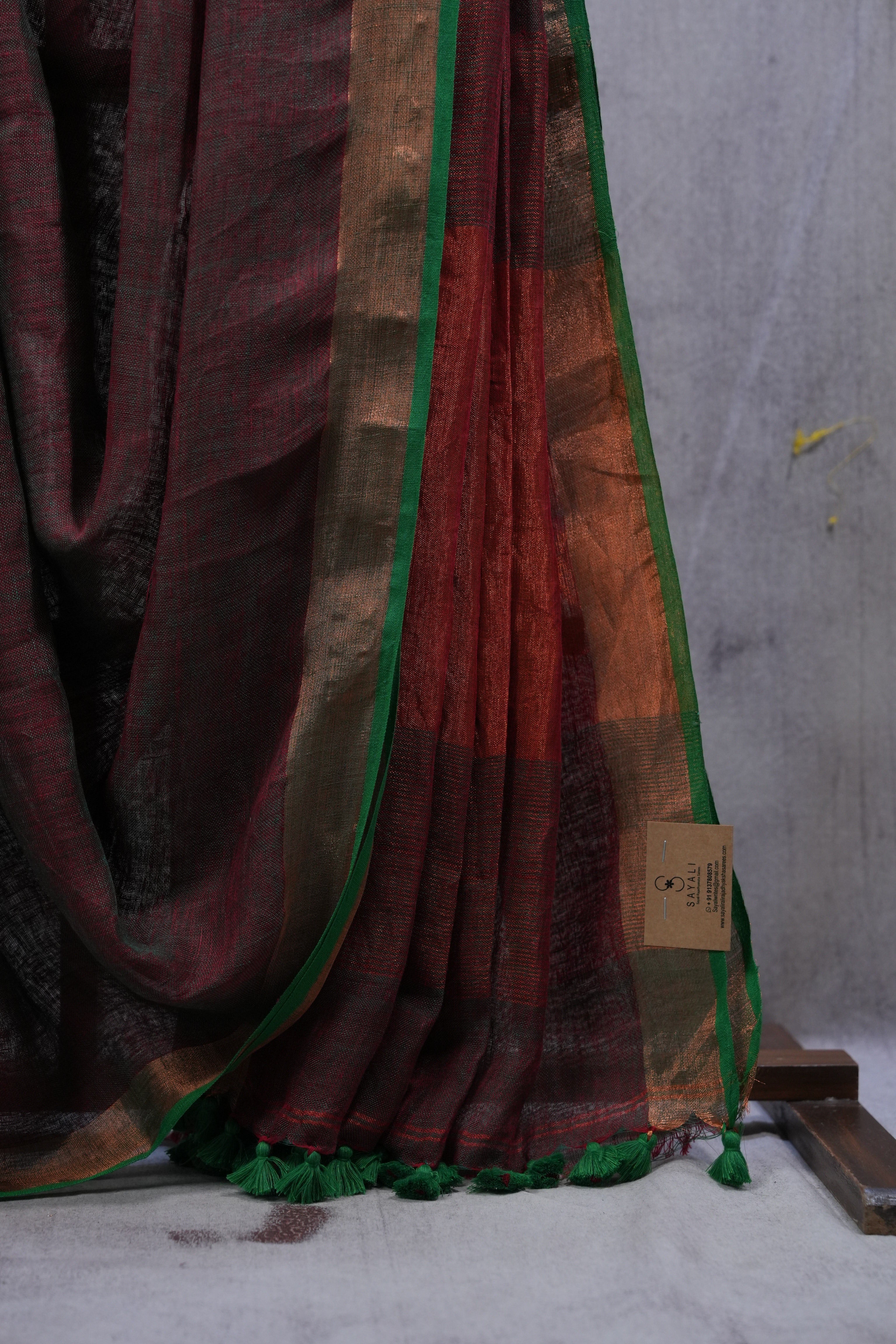 Two Tone Maroon Plain Linen Saree With Tassels - SRTTMPLS258
