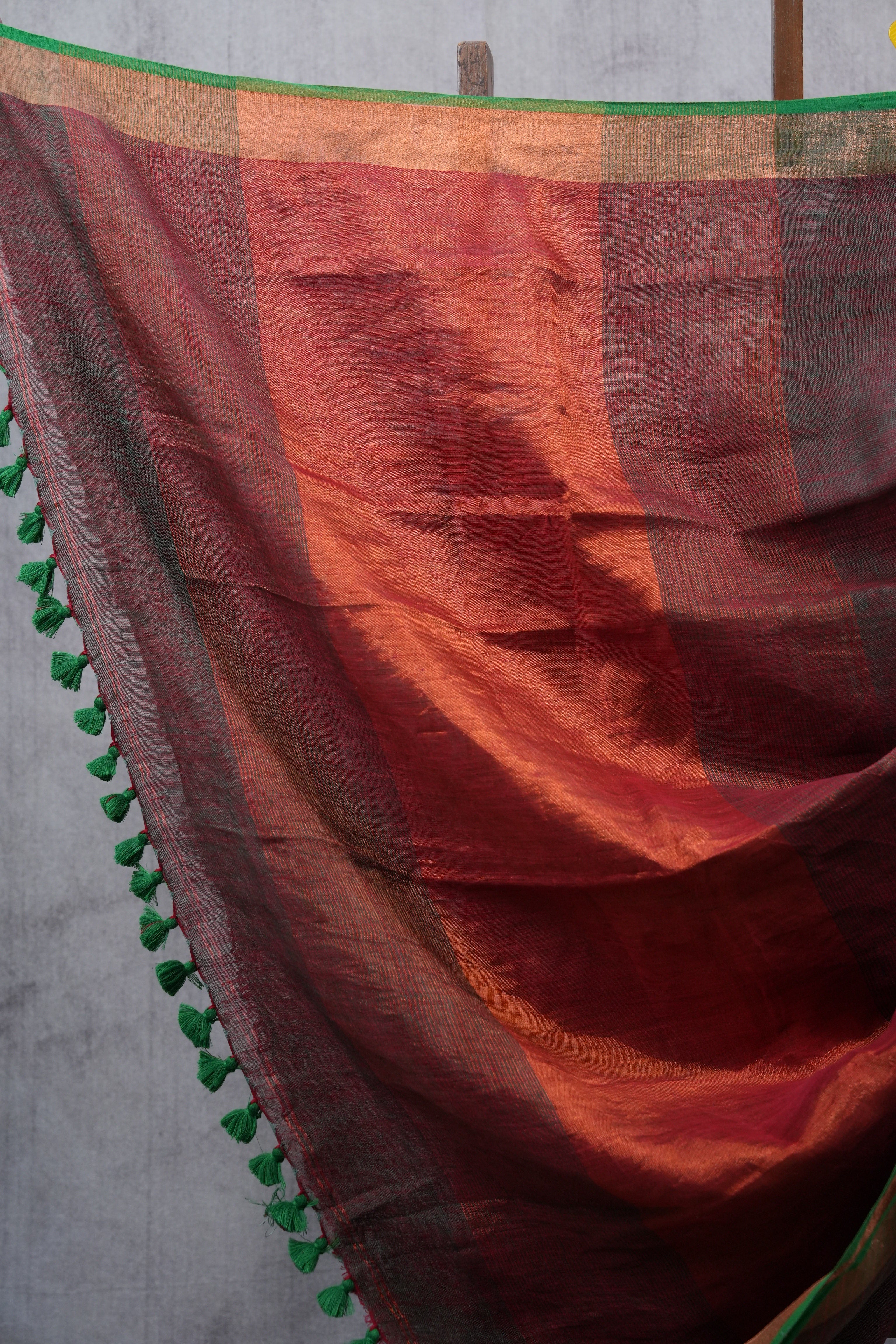 Two Tone Maroon Plain Linen Saree With Tassels - SRTTMPLS258