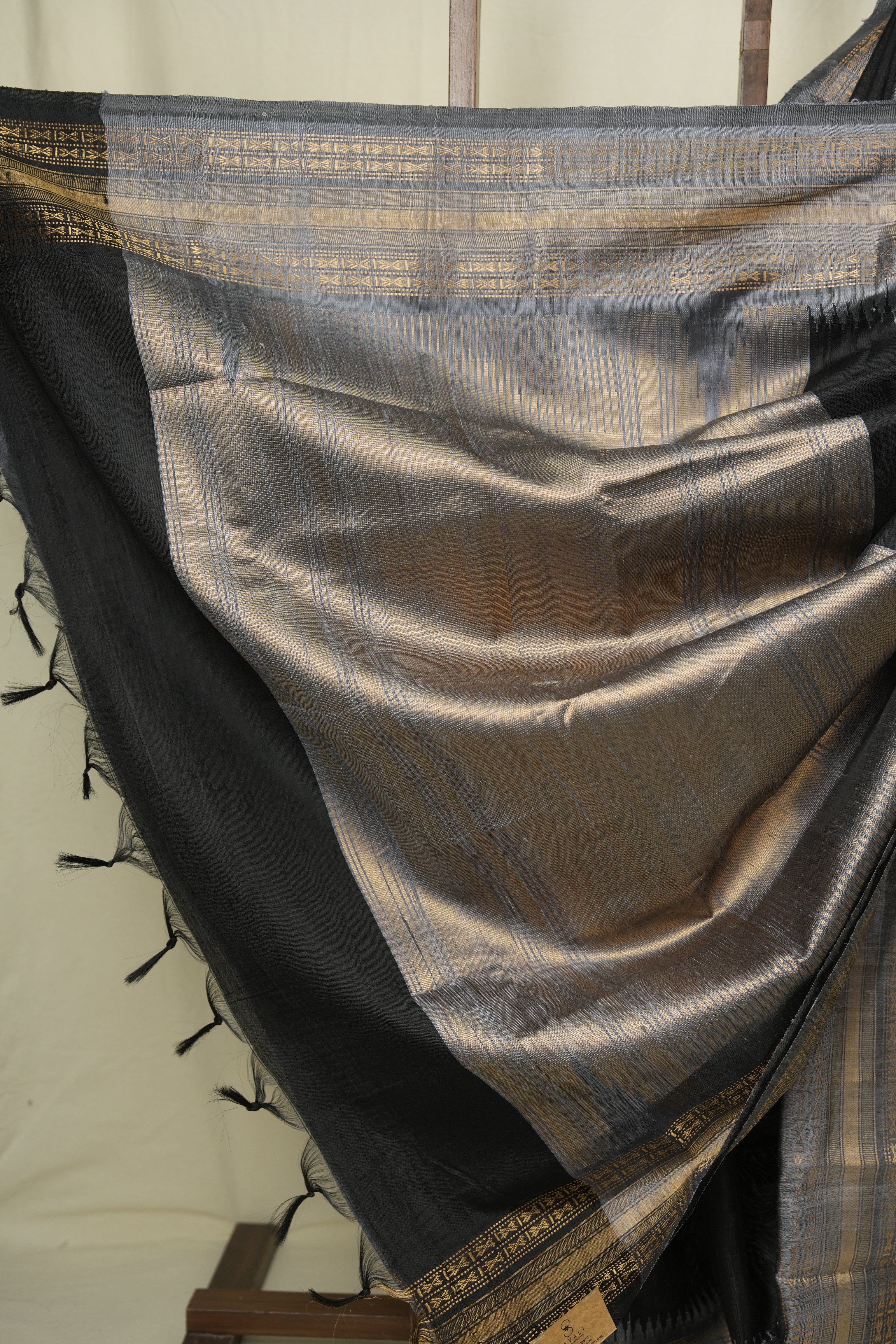 Black Raw Silk Saree - SRBRSS1042