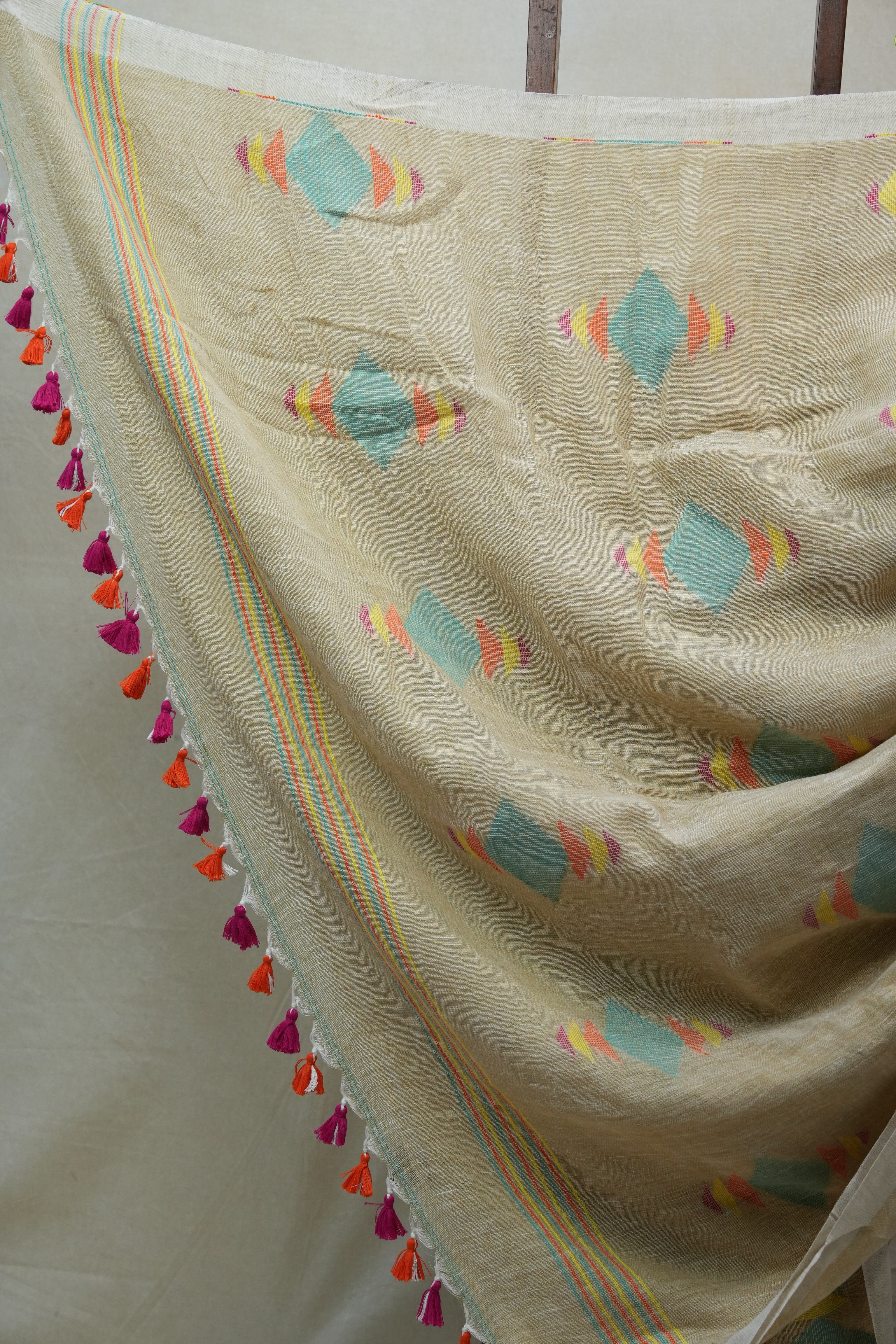 Light Yellow Linen Jamdani Saree With Tassels -  SRLYLS365
