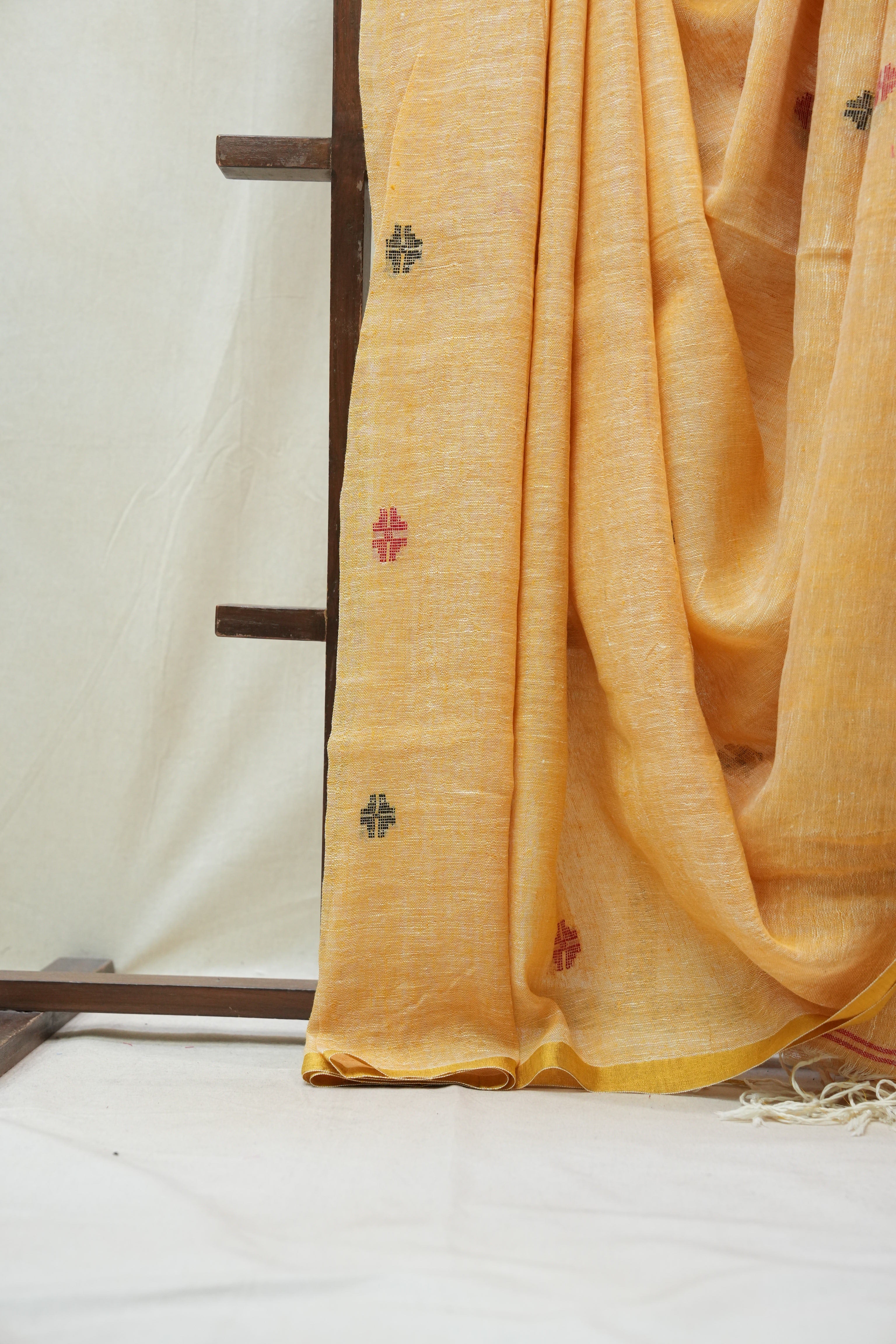 Pestle Orange Linen Jamdani Saree With Tassels -  SRPOLJS368