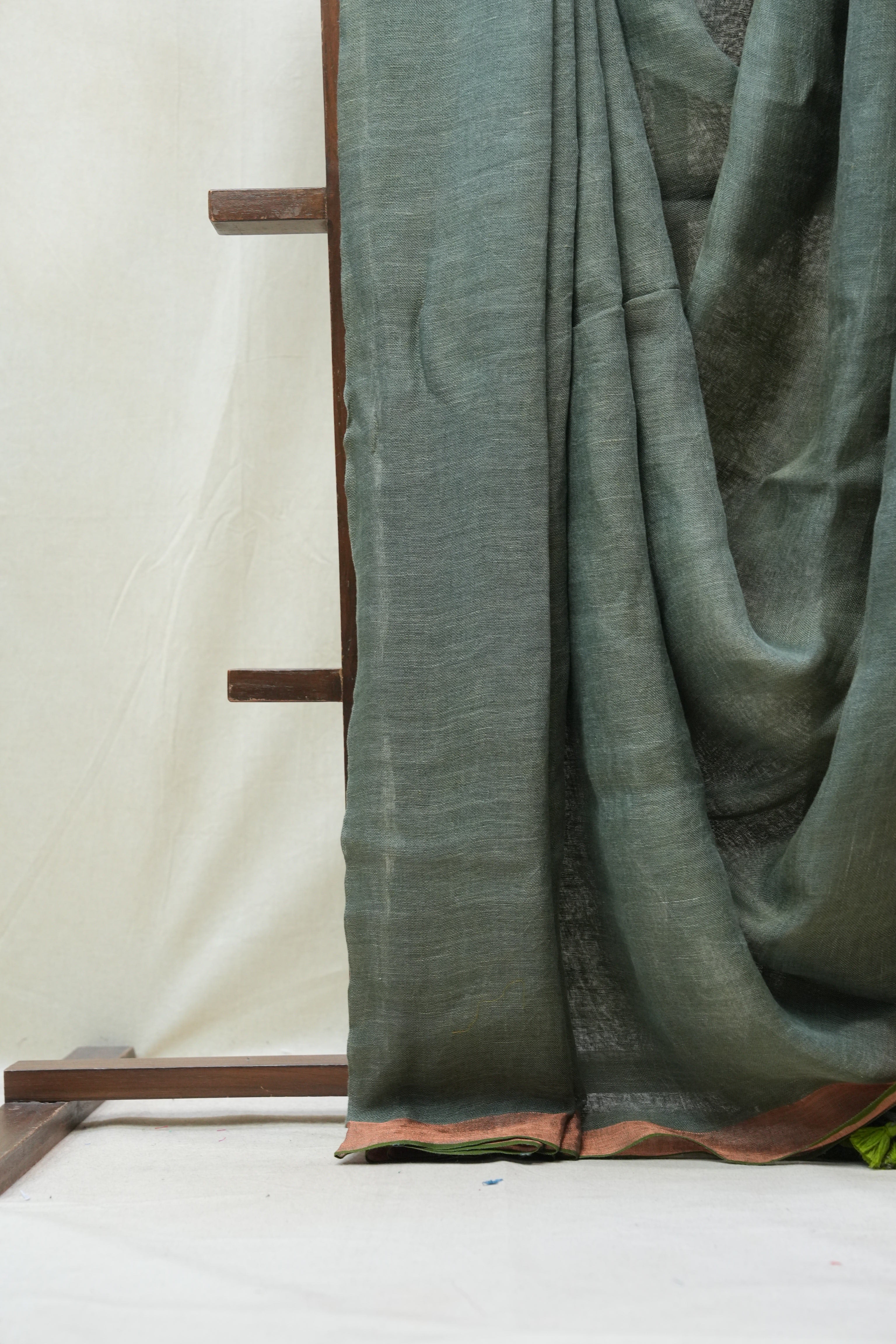 Green Plain Linen Saree With Light Green Tassels - SRGPLS290
