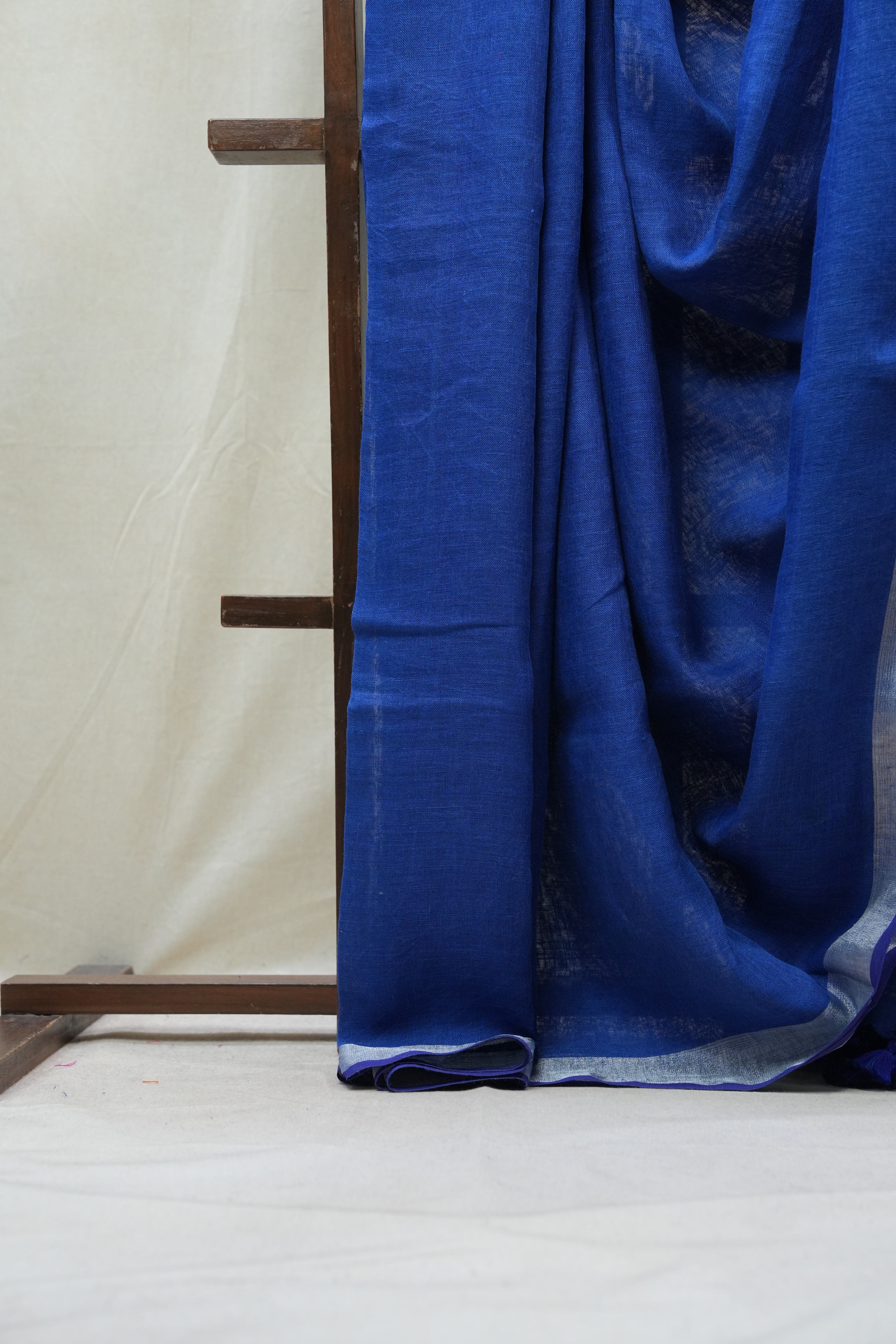 Blue Plain Linen Saree With Tassels - SRBPLS271