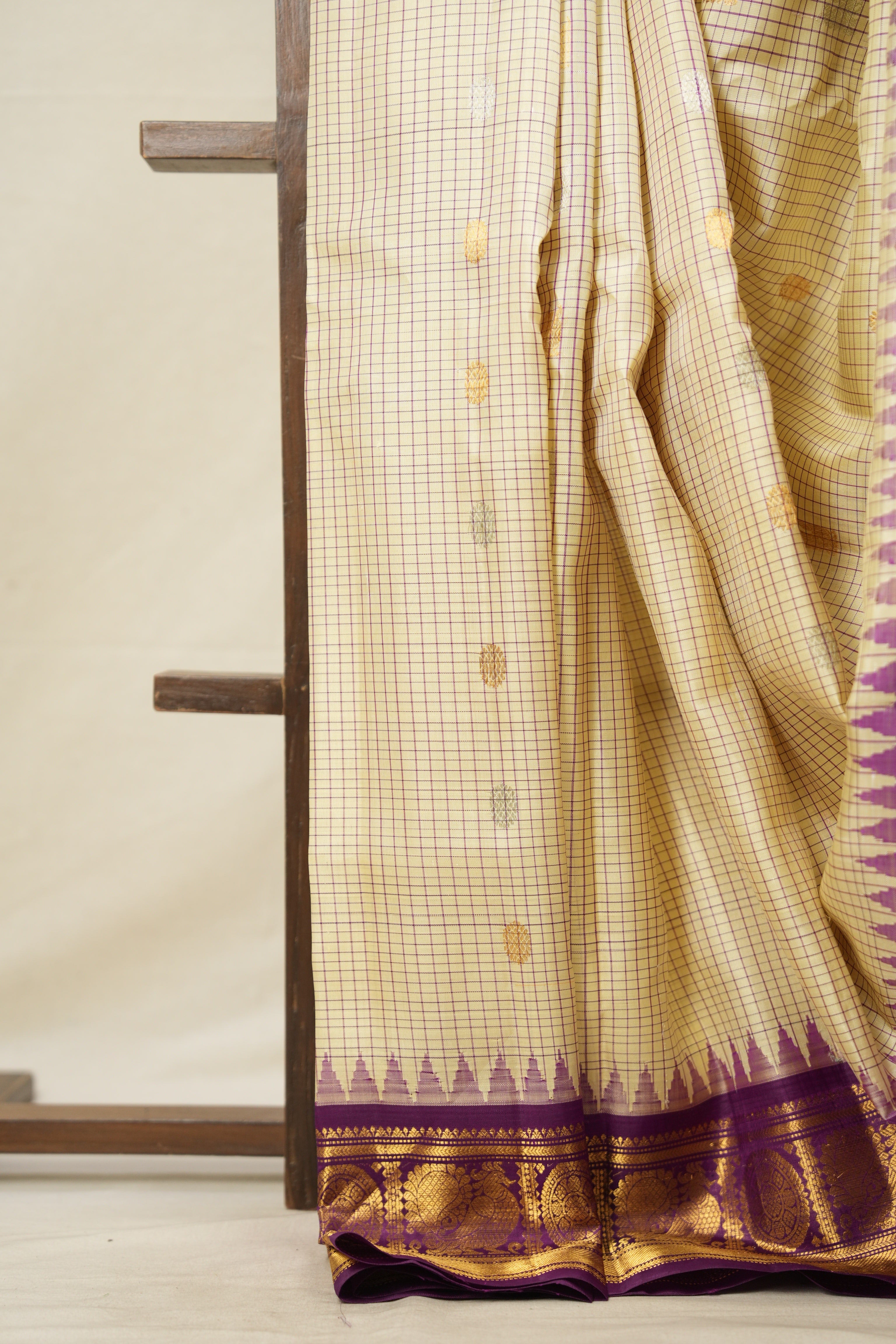 Cream Gadwal Silk Saree - SRCGSS605